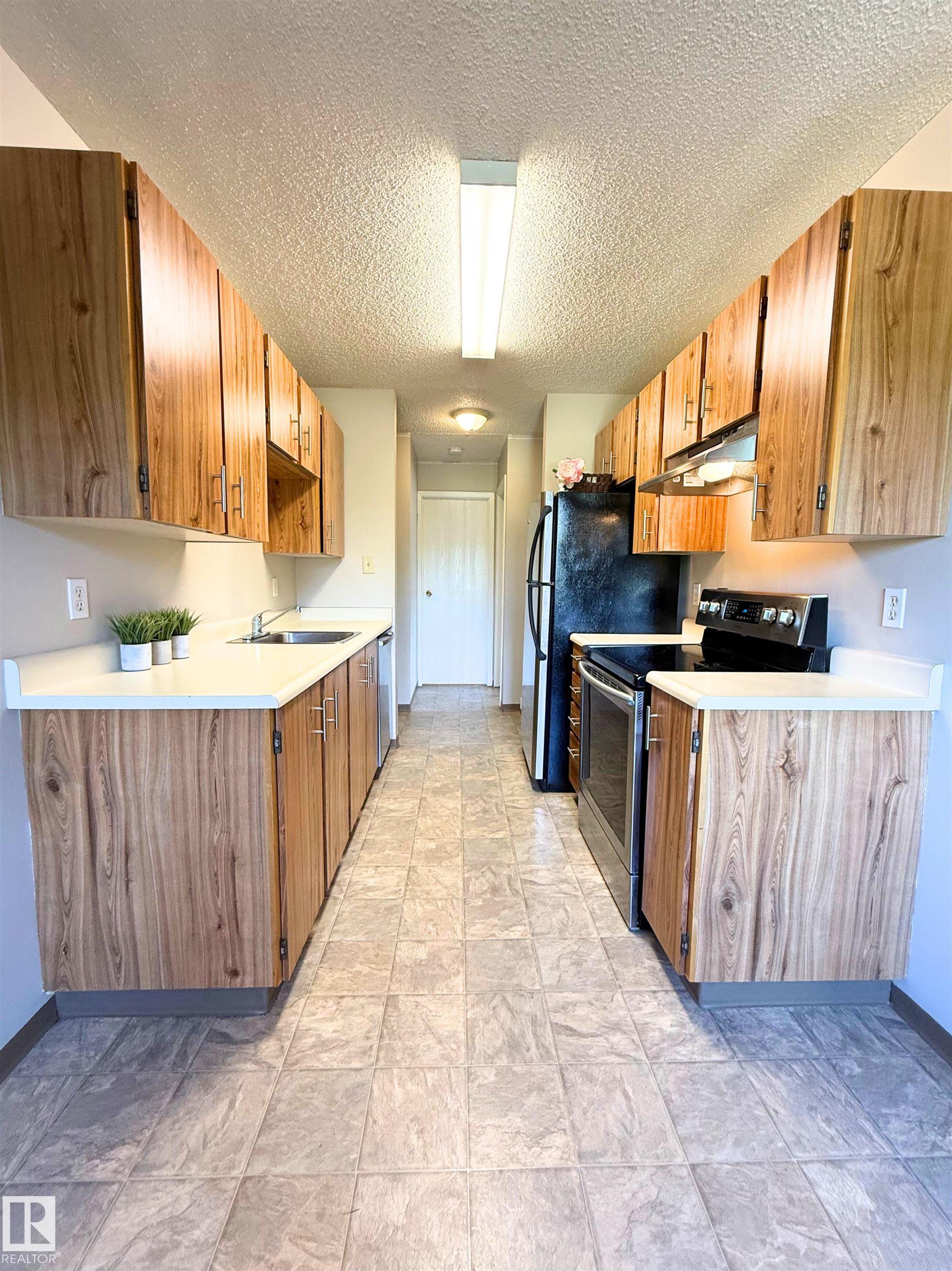 Second View of 303 10842 107 Street, Central Mcdougall, Edmonton, Alberta, T5H 2Z3