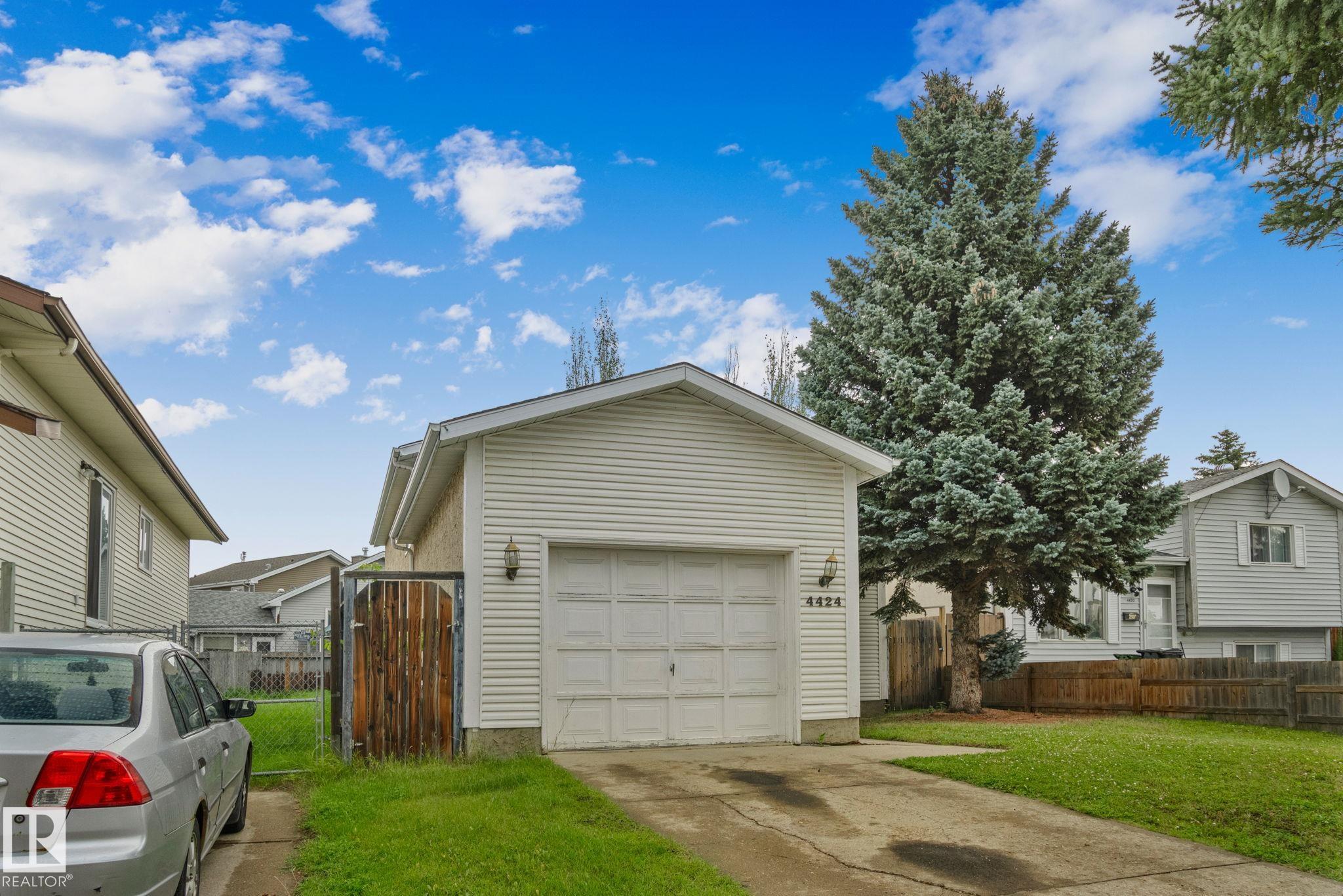 Second View of 4424 32A Avenue, Weinlos, Edmonton, Alberta, T6L 4W8