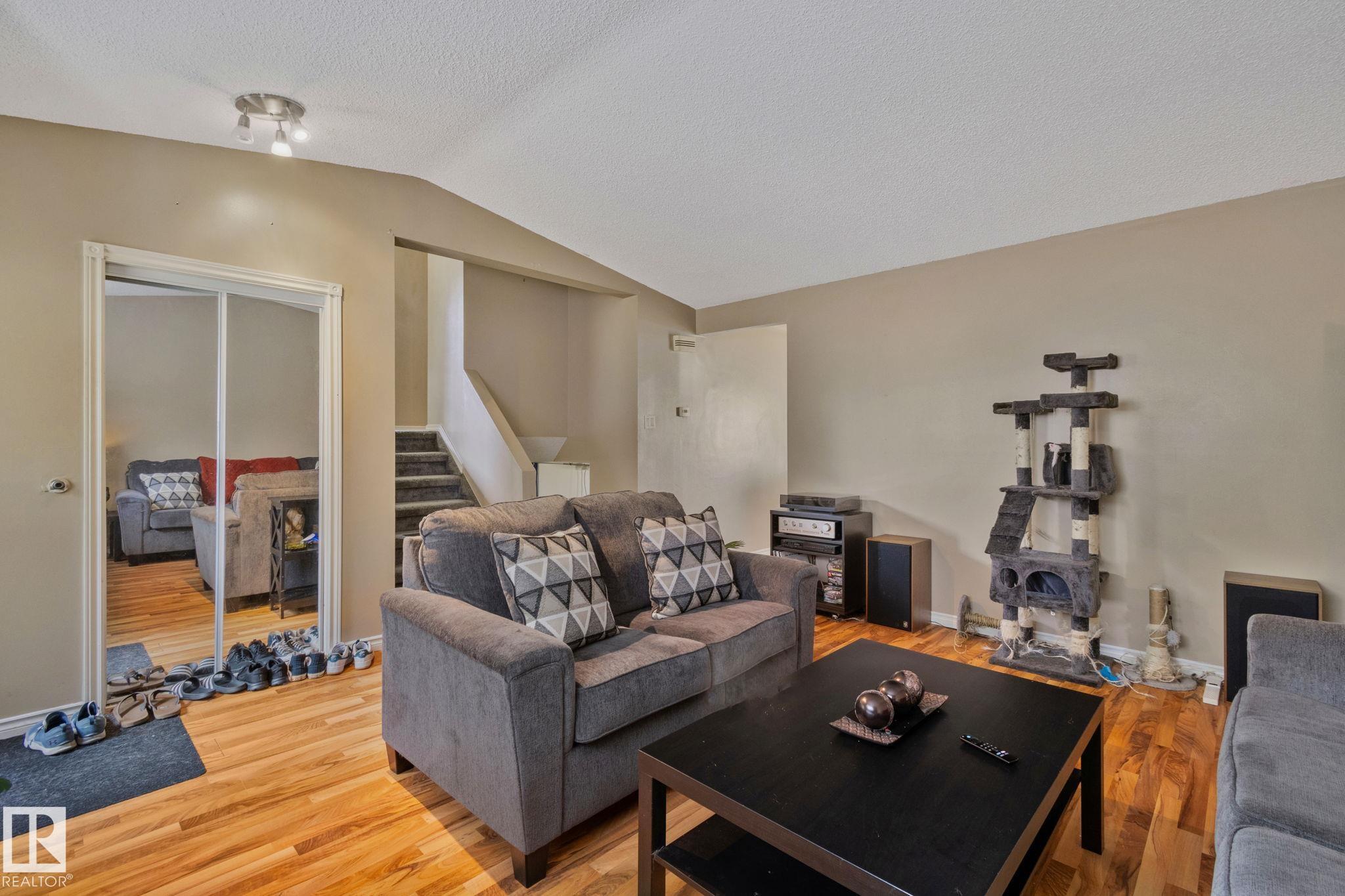 Fifth View of 4424 32A Avenue, Weinlos, Edmonton, Alberta, T6L 4W8