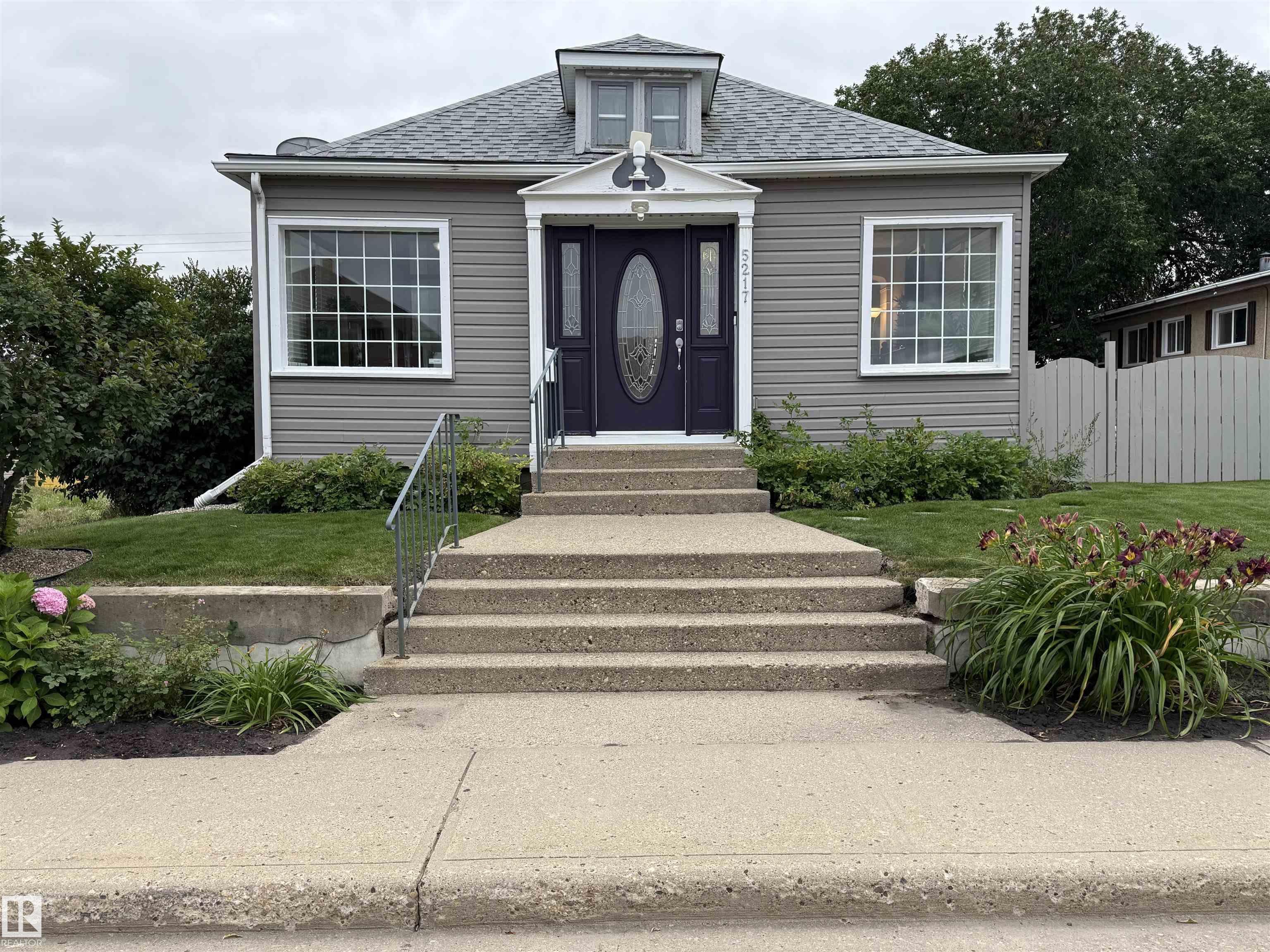 5217 51 Avenue, E4452514, Alberta,