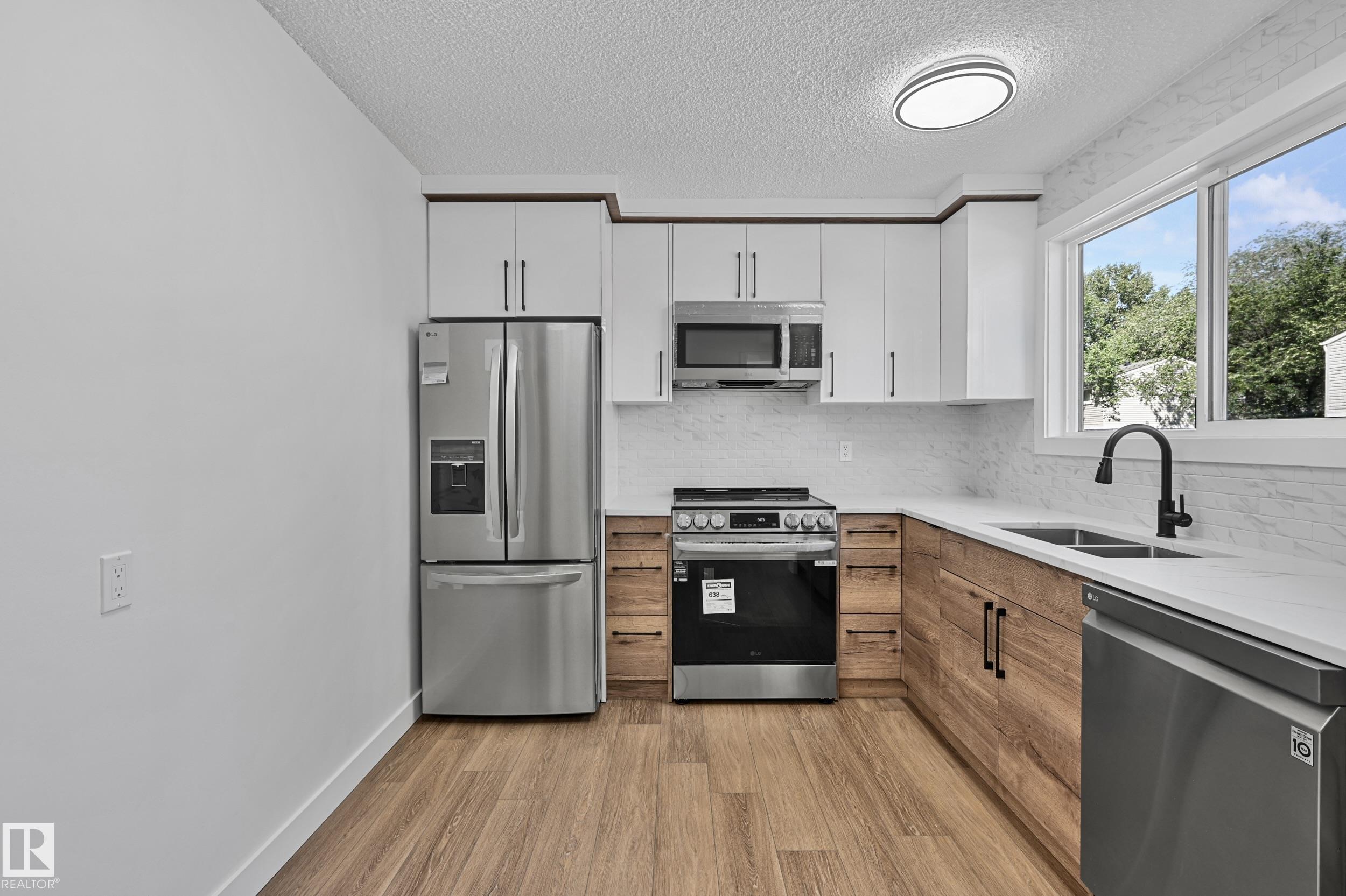 Fourth View of 416 HERMITAGE Road, Homesteader, Edmonton, Alberta, T5A 3K9