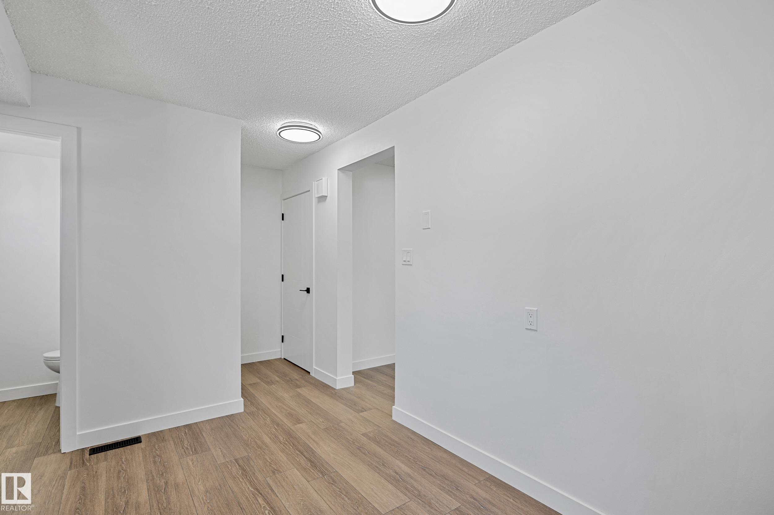 Fifth View of 416 HERMITAGE Road, Homesteader, Edmonton, Alberta, T5A 3K9