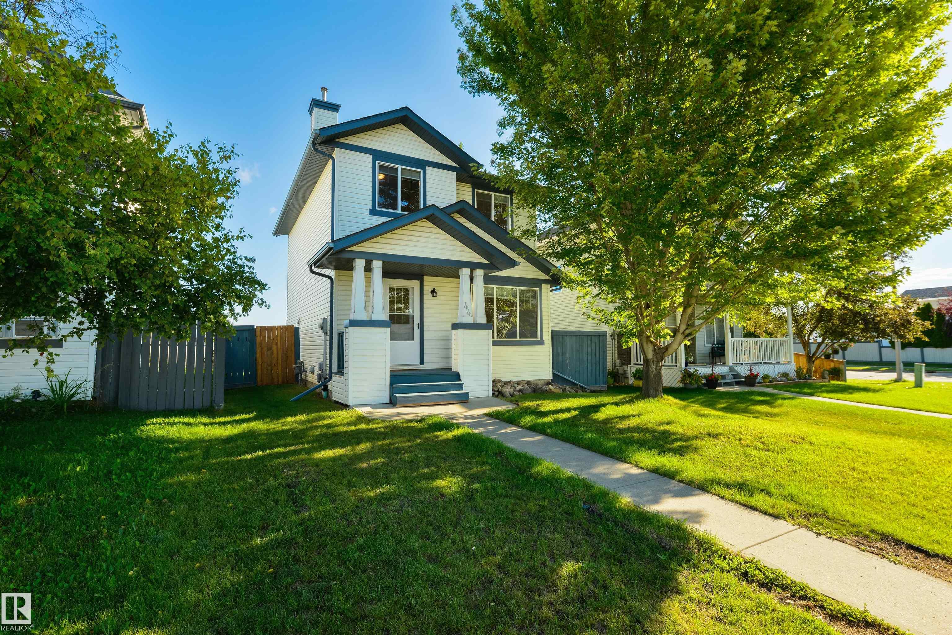 44 HEATHERLANDS Way, E4452667, Alberta,