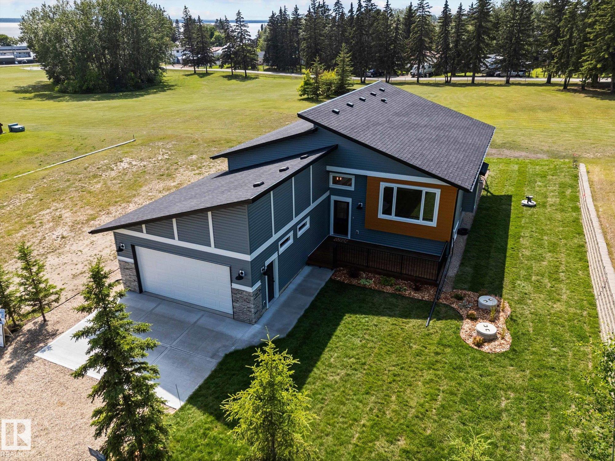 102 1 Street Yellowstone, E4452692, Alberta,