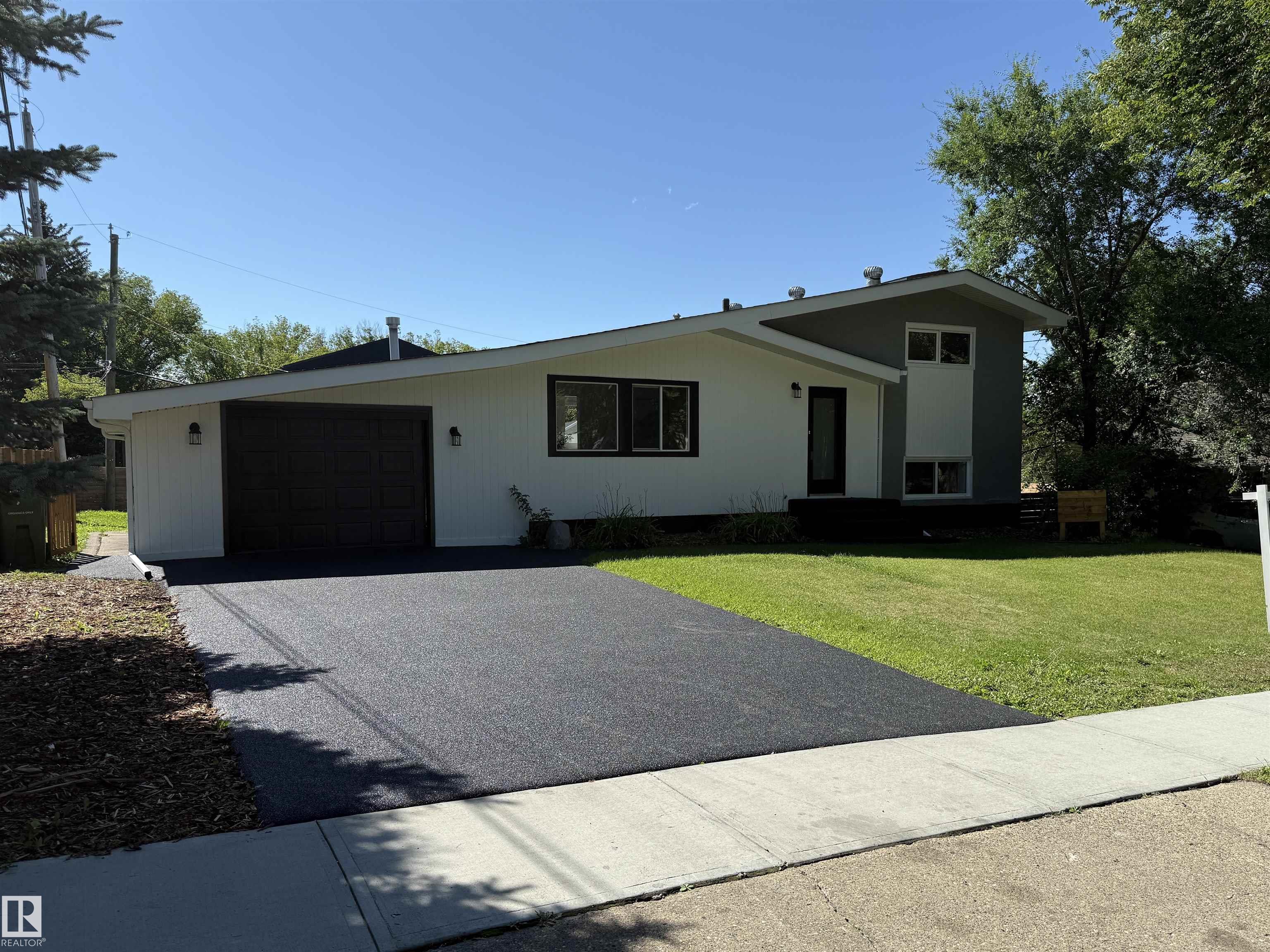 1 SYLVAN Drive, E4453574, Alberta,