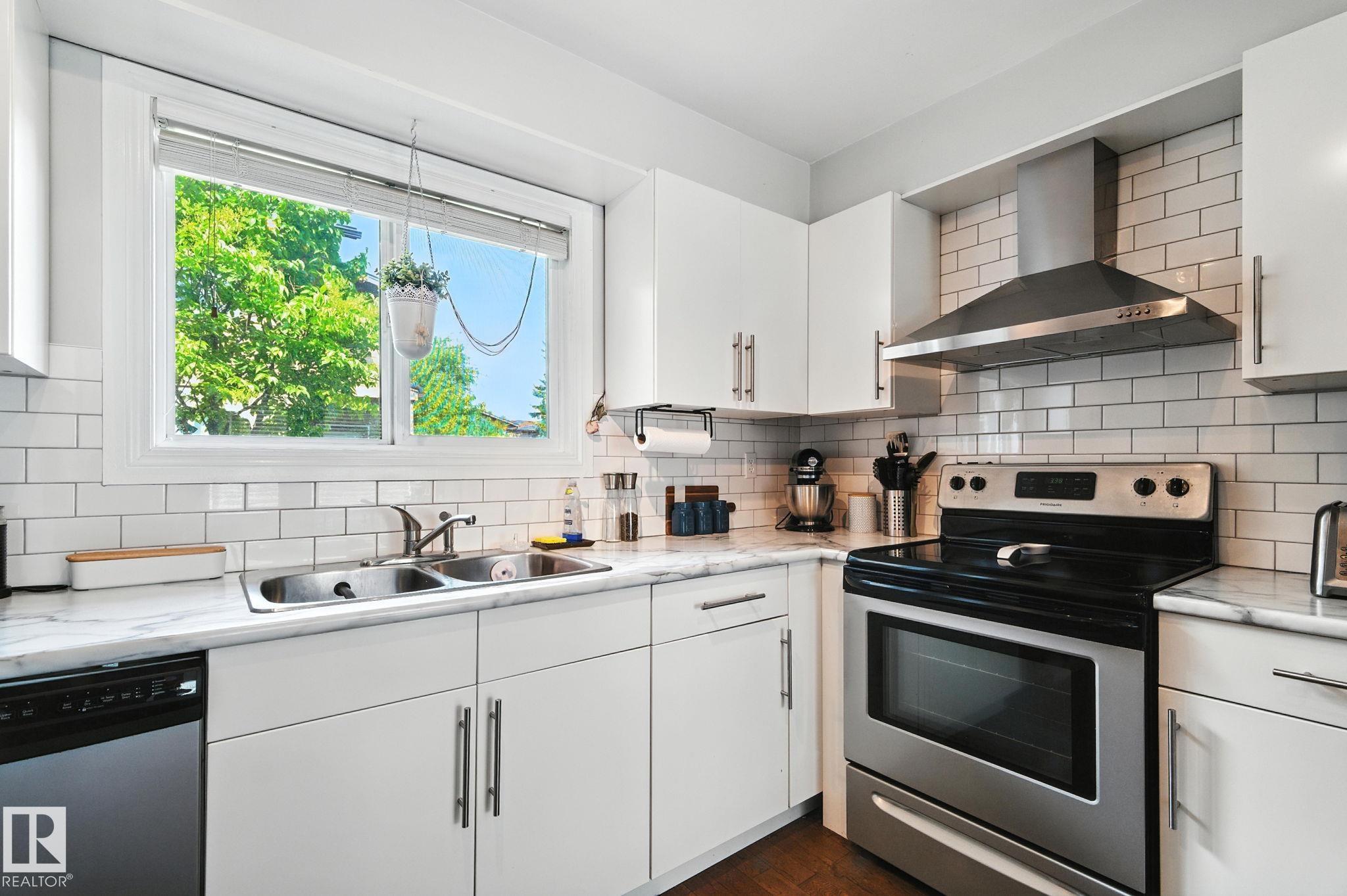 32 3812 20 Avenue, E4453693, Alberta,