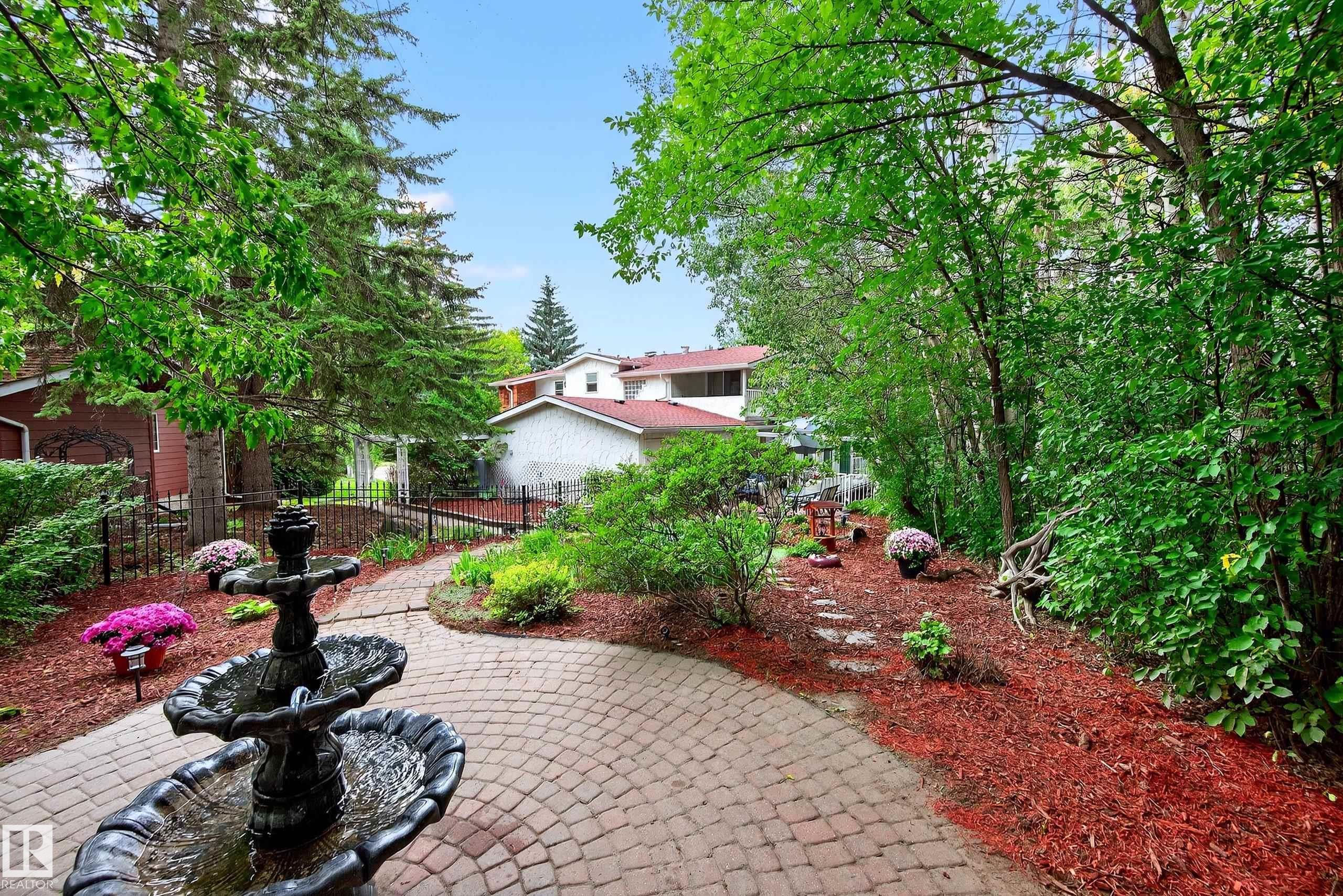 Second View of 8 GREENWOOD Place, Grandin, St. Albert, Alberta, T8N 2H5