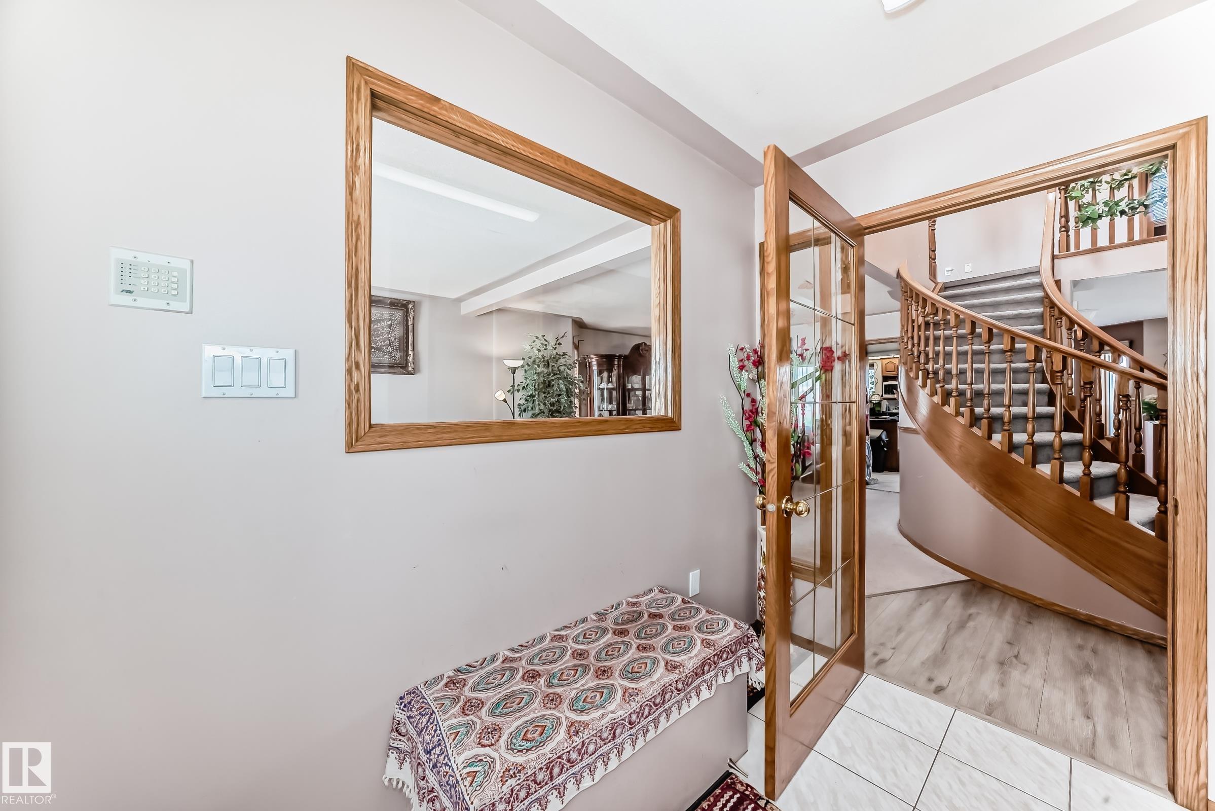 Fourth View of 1068 JAMES Crescent, Jackson Heights, Edmonton, Alberta, T6L 6P6
