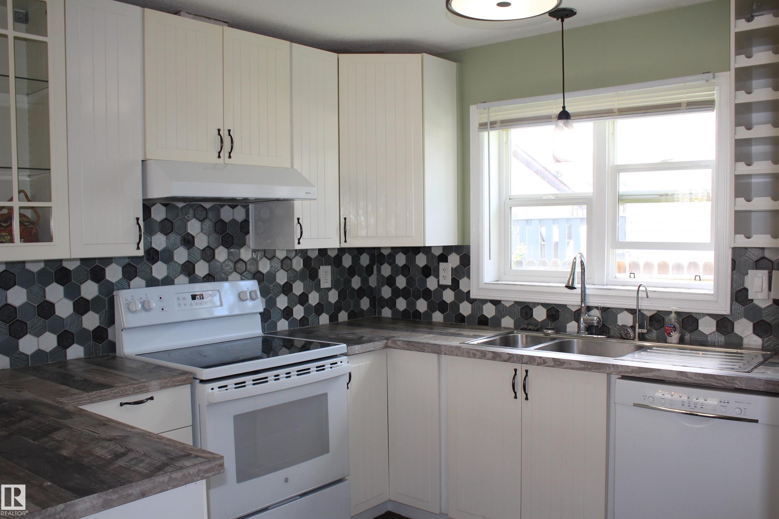 Second View of 5023 53 Avenue, Mundare, Mundare, Alberta, T0B 3H0