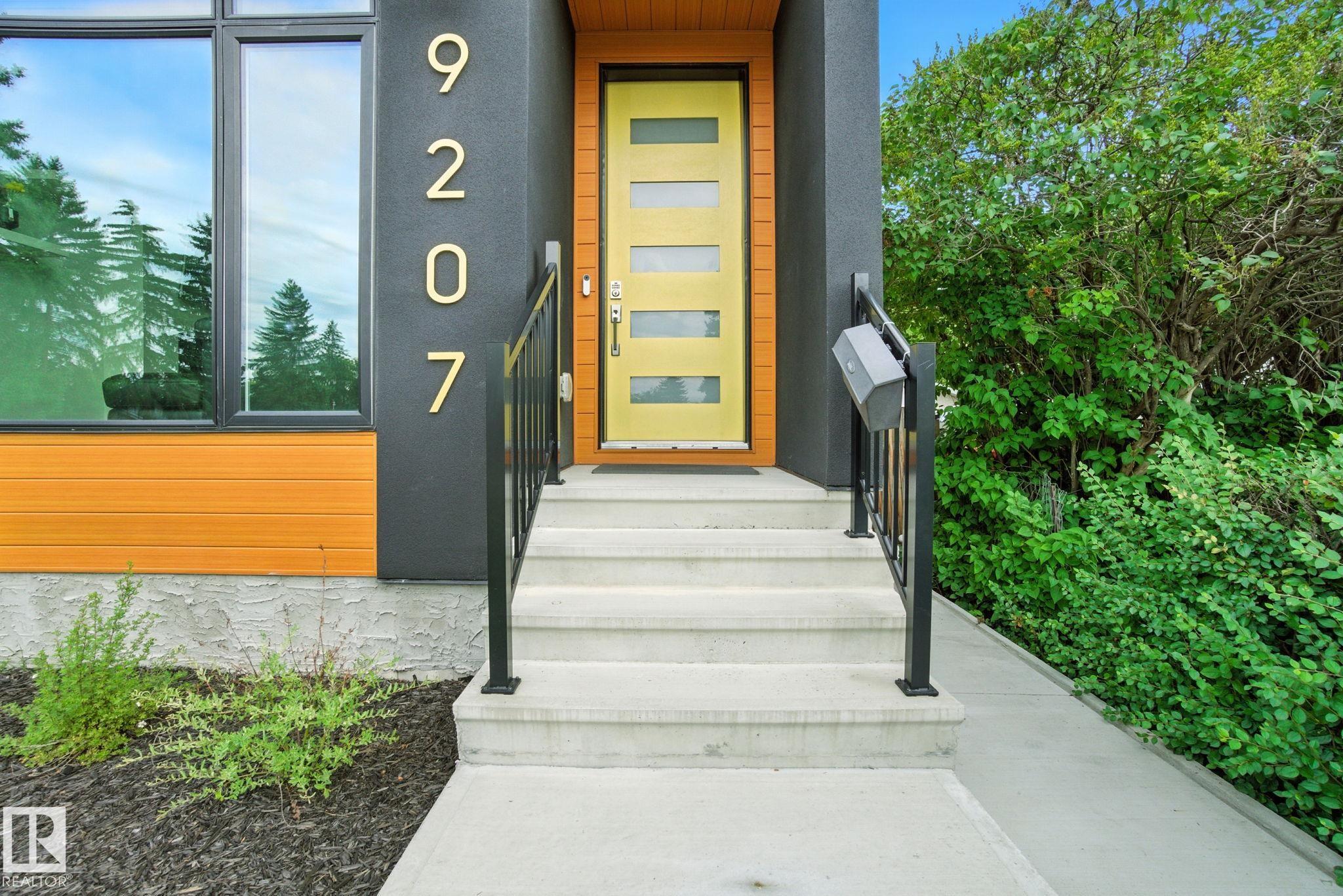 Third View of 9207 152 Street, Sherwood, Edmonton, Alberta, T5R 1M2