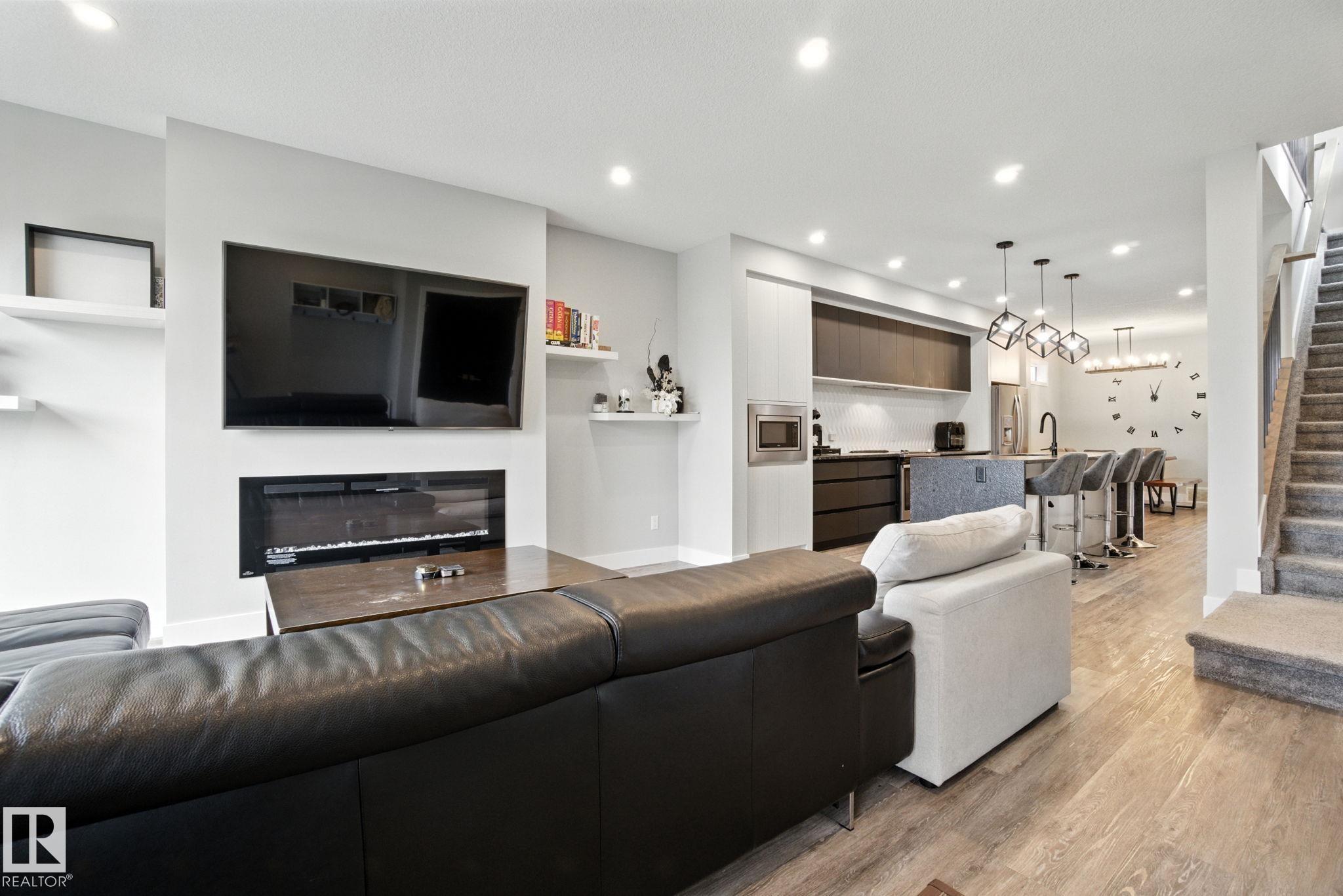 Fifth View of 9207 152 Street, Sherwood, Edmonton, Alberta, T5R 1M2