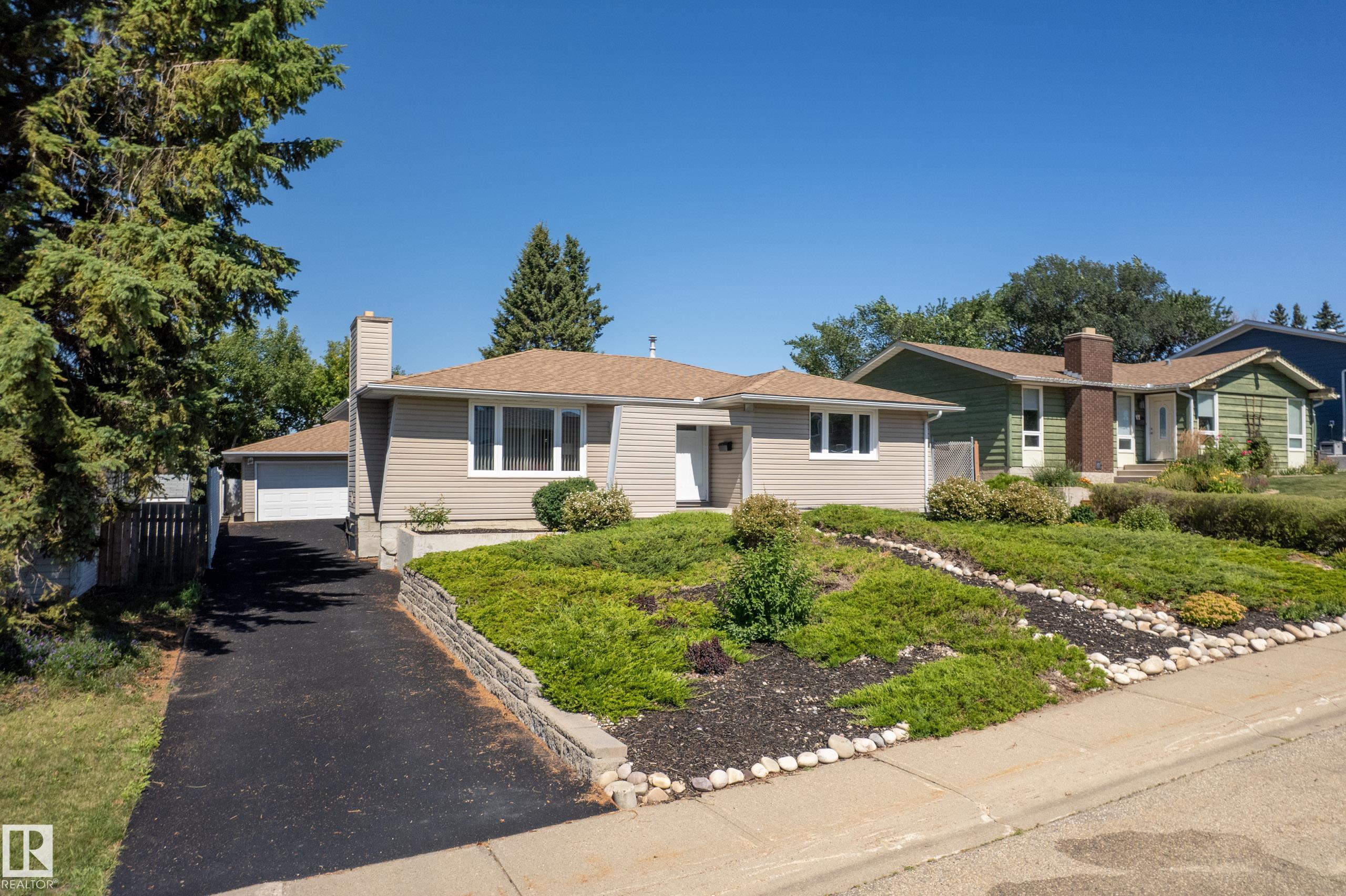 8 GRAVENHURST Crescent, E4454530, Alberta,
