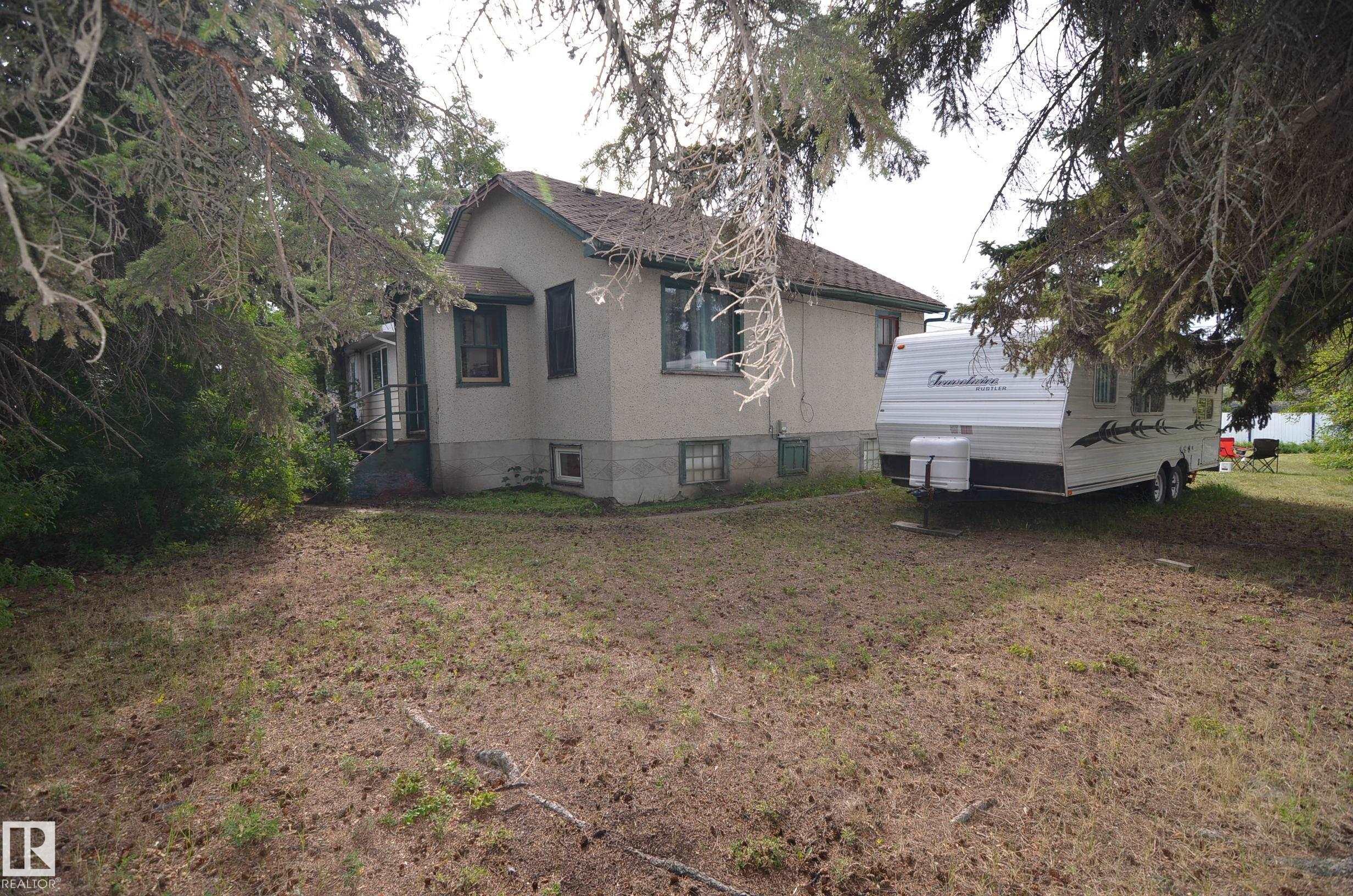 4521 55 Avenue, E4454802, Alberta,