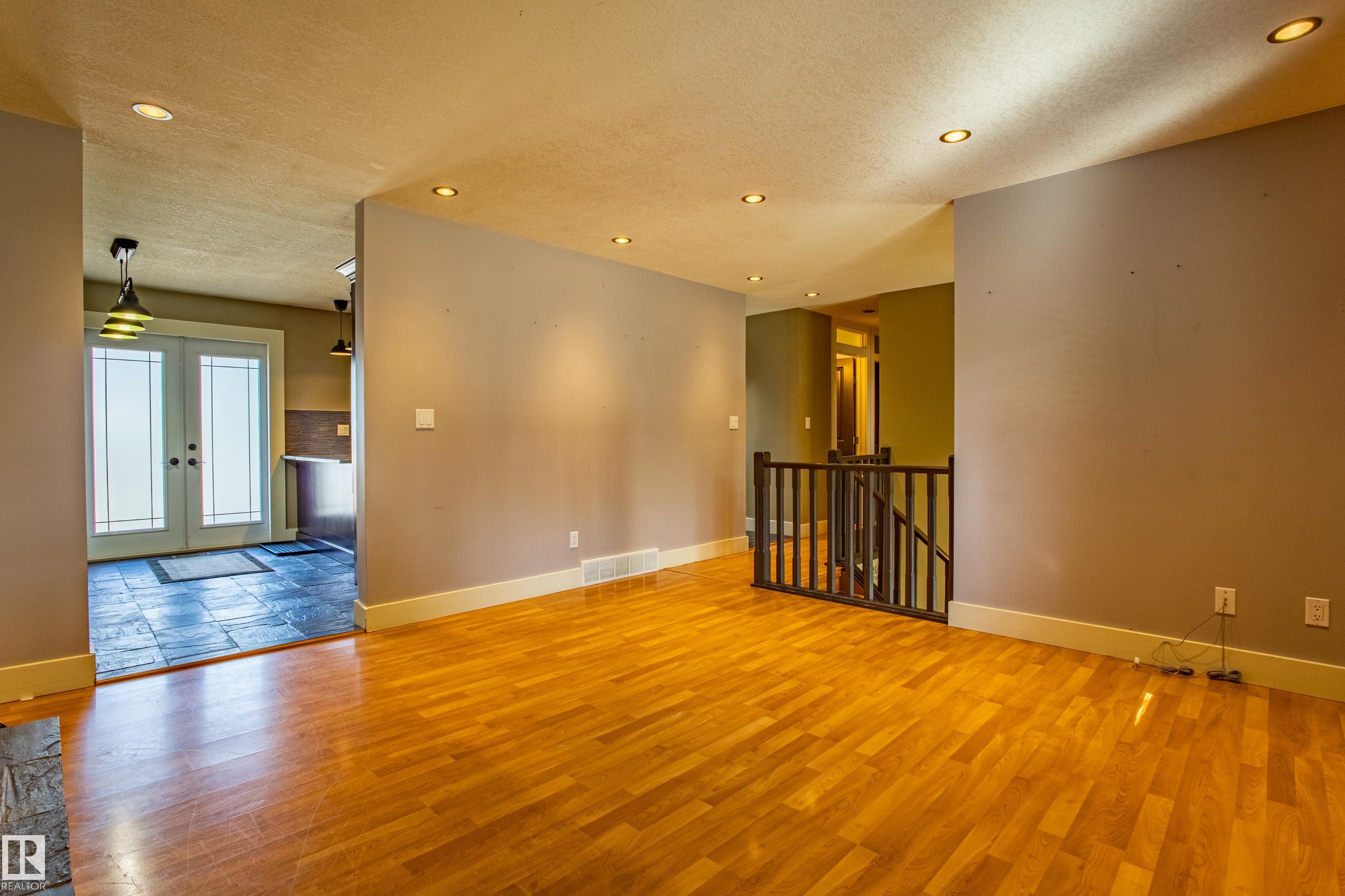 Fifth View of 18 LOCKHART Drive, Lacombe Park, St. Albert, Alberta, T8N 2V1