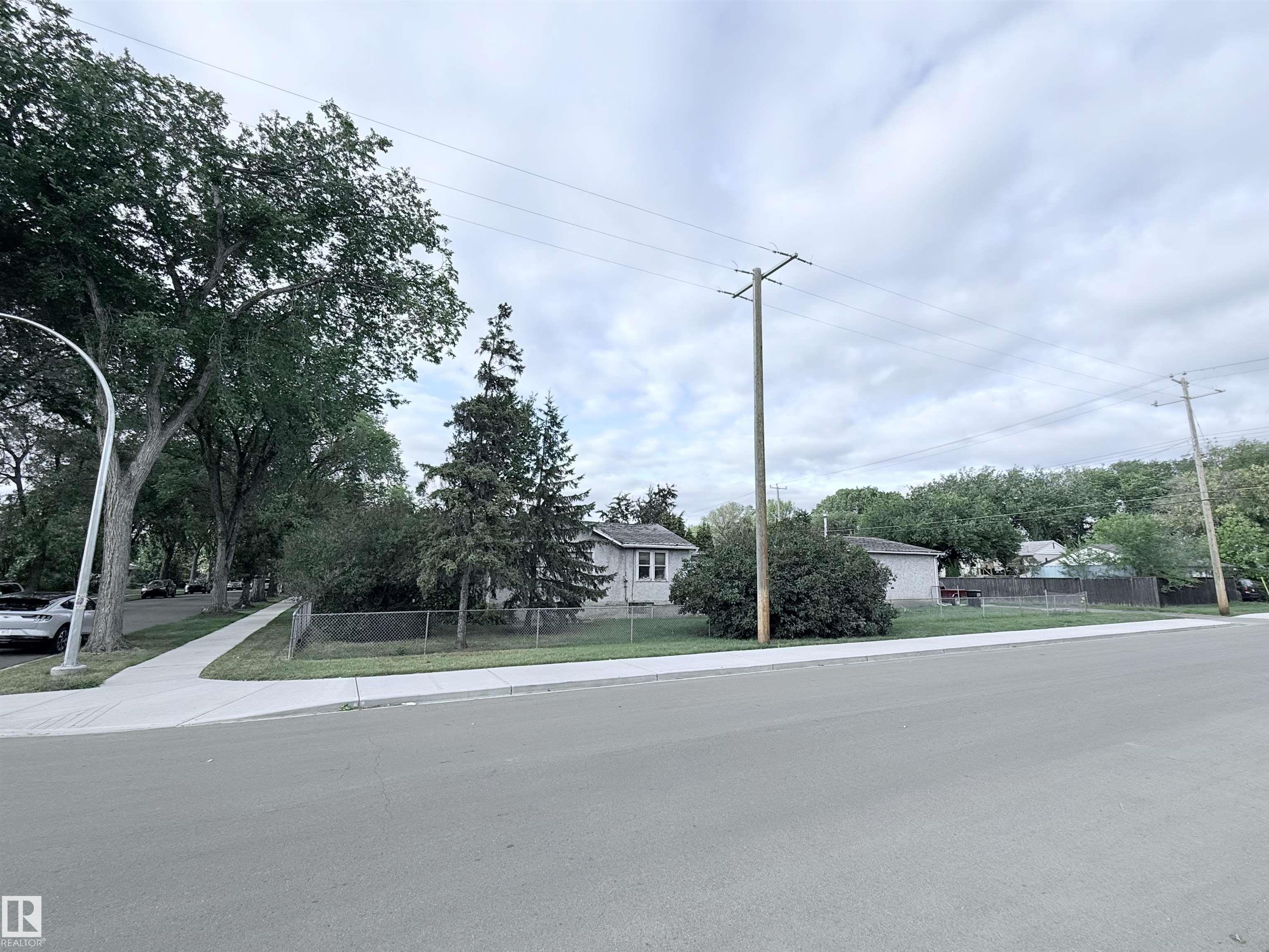 Fifth View of 13003 124 Street, Calder, Edmonton, Alberta, T5L 0L8