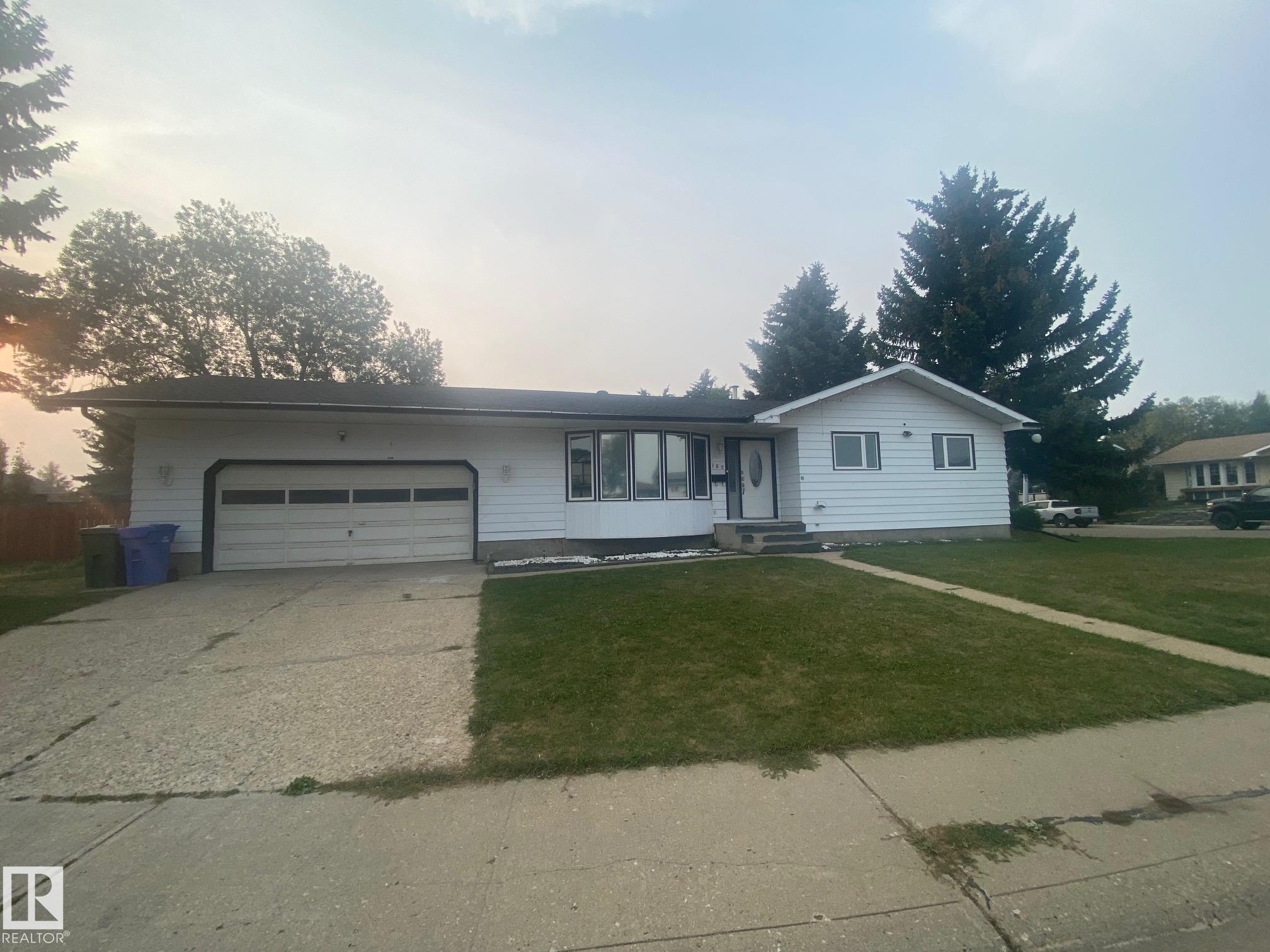 180 WILLOW Drive, E4455626, Alberta,