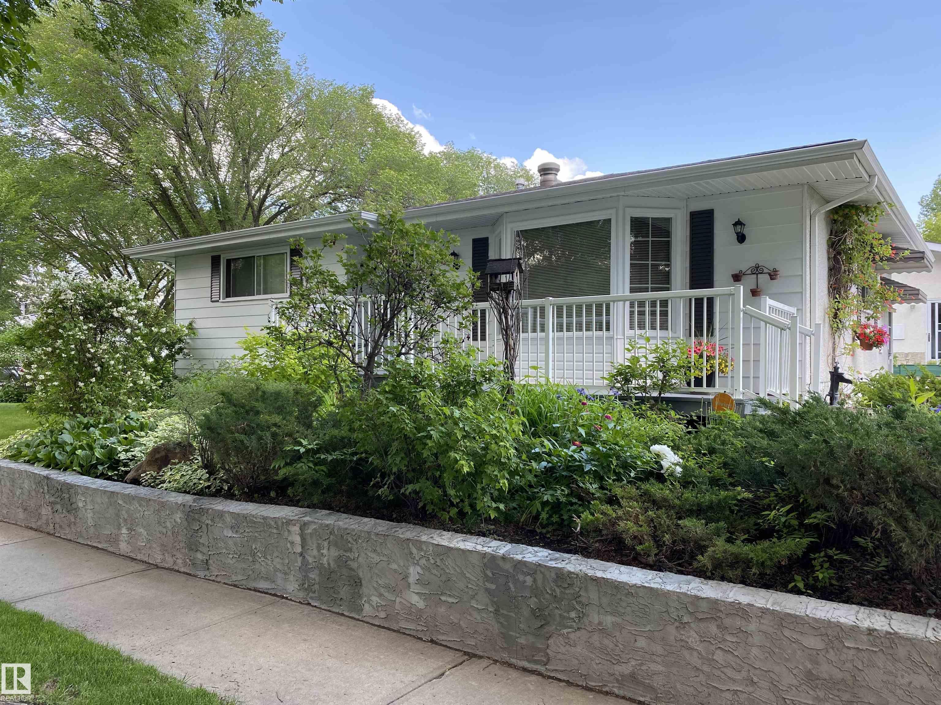 9 BURNHAM Avenue, E4456007, Alberta,