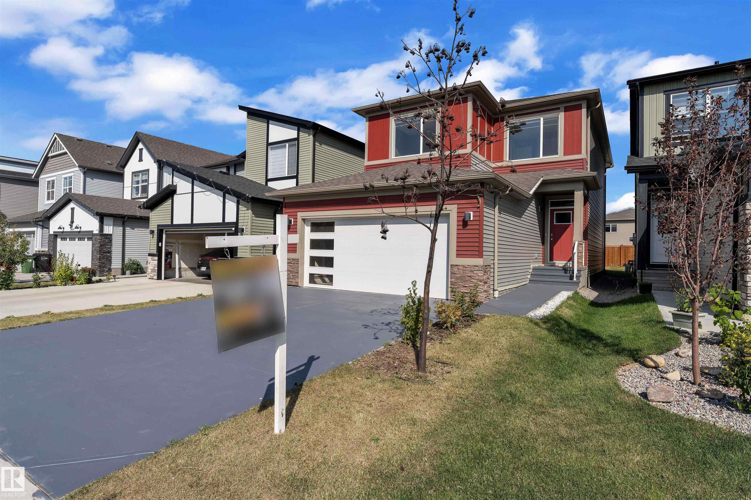 Fourth View of 332 35 Avenue, Maple Crest, Edmonton, Alberta, T6T 2P8