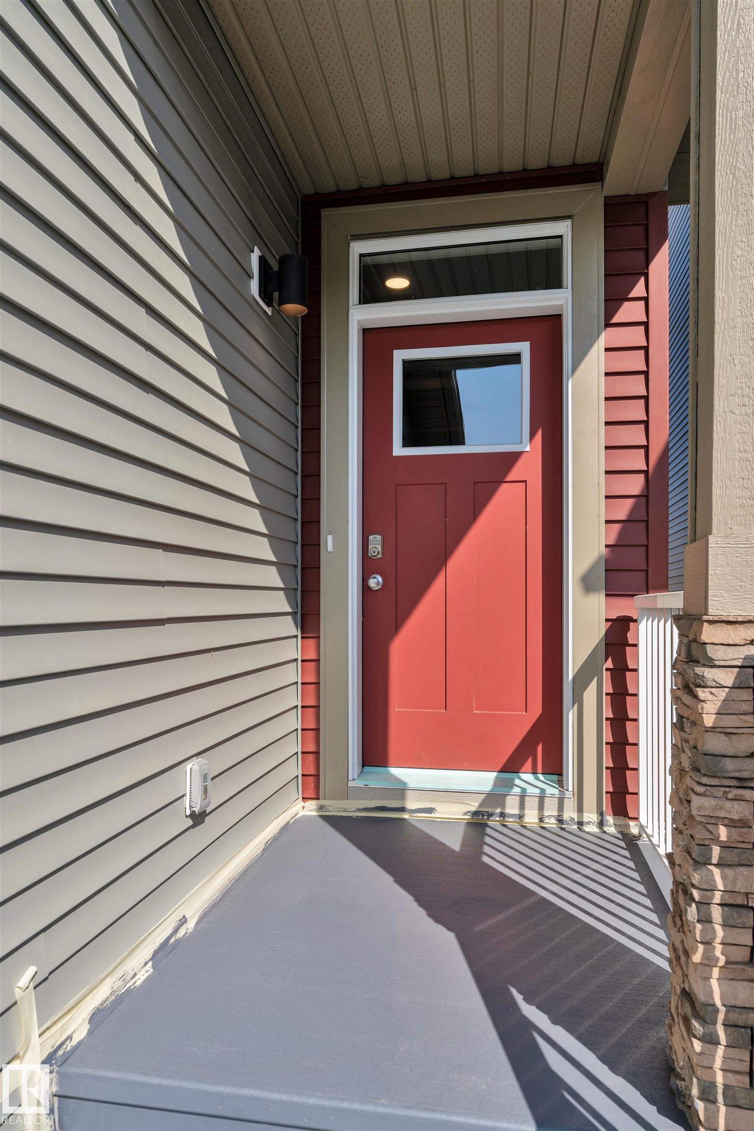 Fifth View of 332 35 Avenue, Maple Crest, Edmonton, Alberta, T6T 2P8