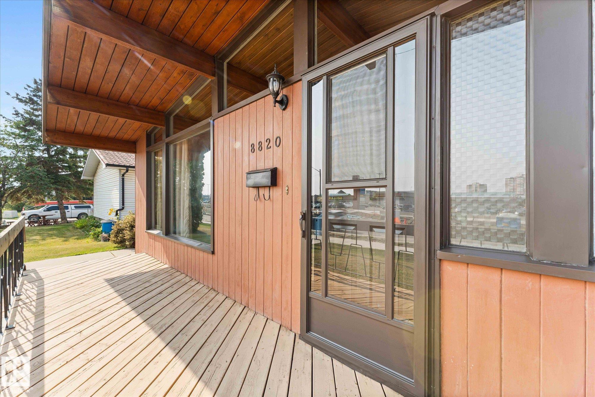 Second View of 8820 MEADOWLARK Road, Meadowlark Park (Edmonton), Edmonton, Alberta, T5R 5W7