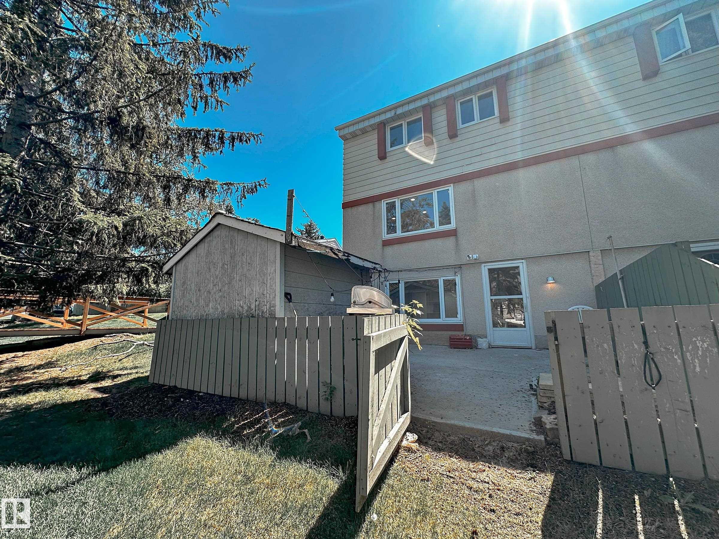 Second View of 6J CALLINGWOOD Court, Callingwood North, Edmonton, Alberta, T5T 0H5