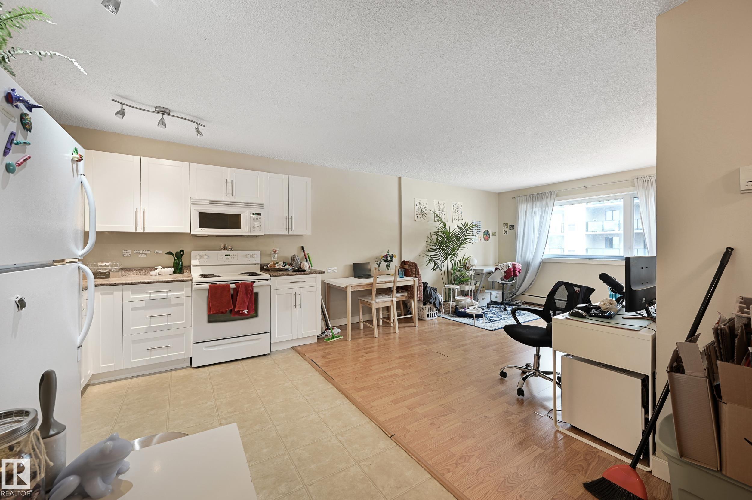 Second View of 901 9710 105 Street, Downtown (Edmonton), Edmonton, Alberta, T5K 1A4