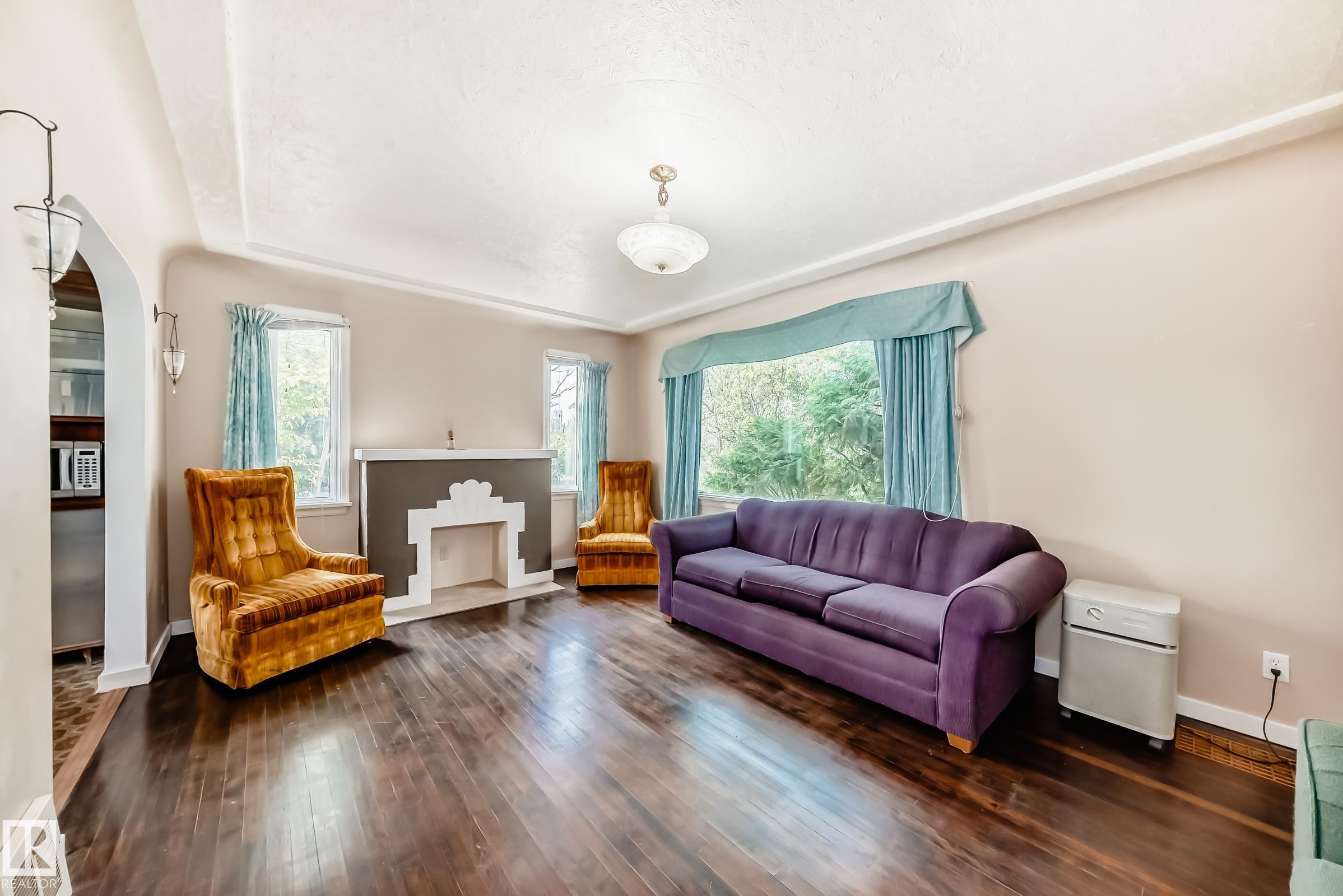 Fourth View of 11233 95 Street, Alberta Avenue, Edmonton, Alberta, T5G 1K8