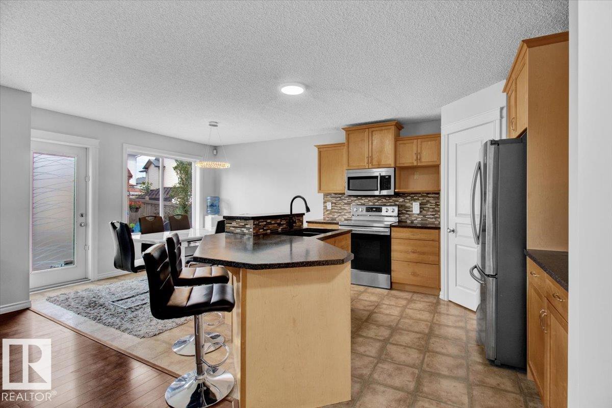 Fifth View of 3372 25 Avenue, Silver Berry, Edmonton, Alberta, T6T 1Y4