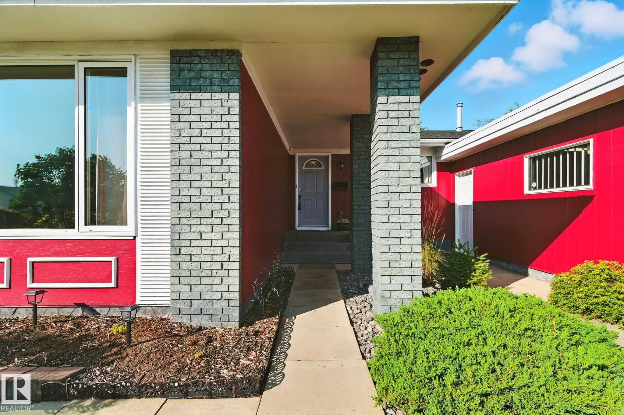 Second View of 11716 148 Avenue, Caernarvon, Edmonton, Alberta, T5X 1B6