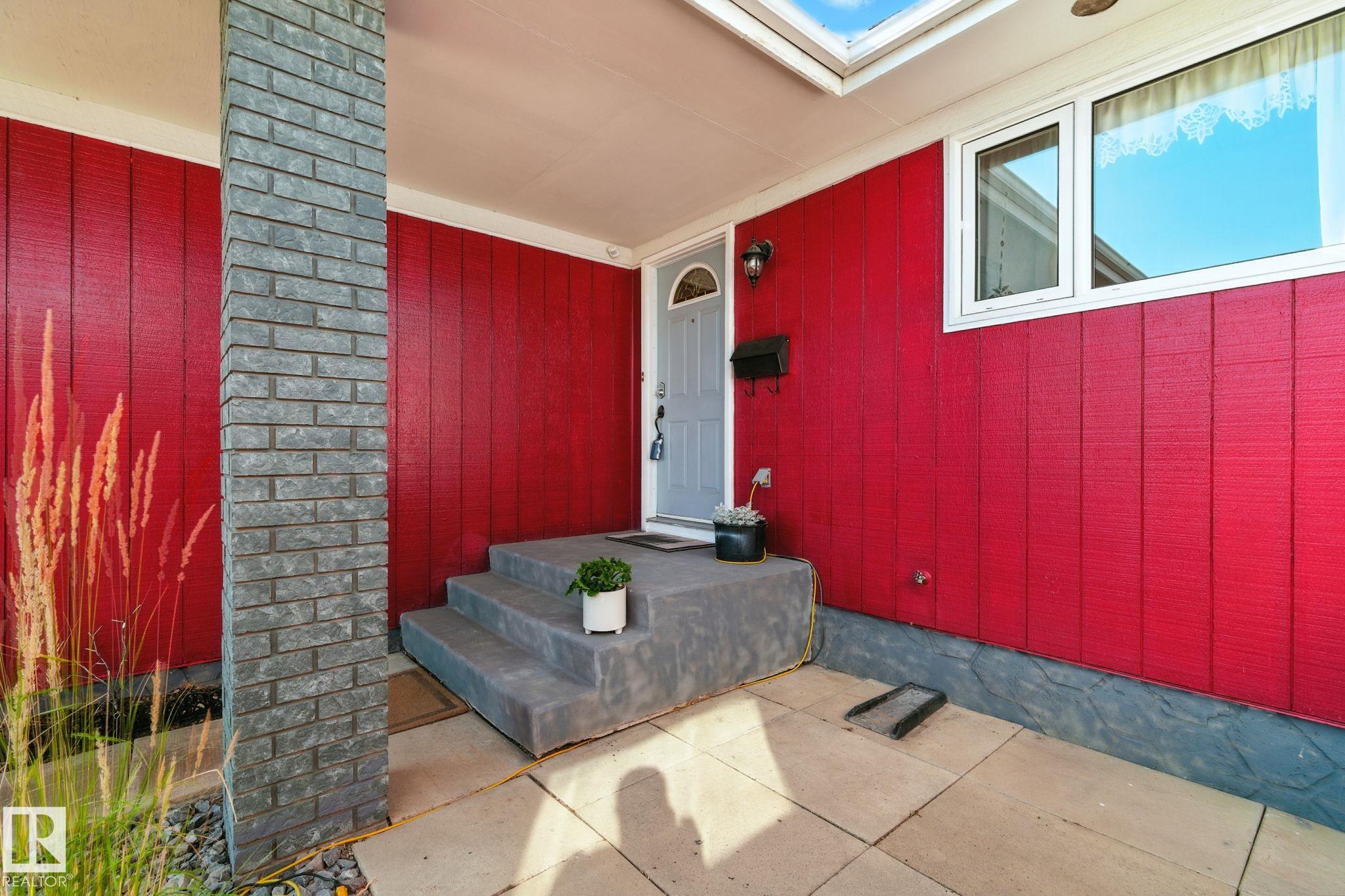 Third View of 11716 148 Avenue, Caernarvon, Edmonton, Alberta, T5X 1B6