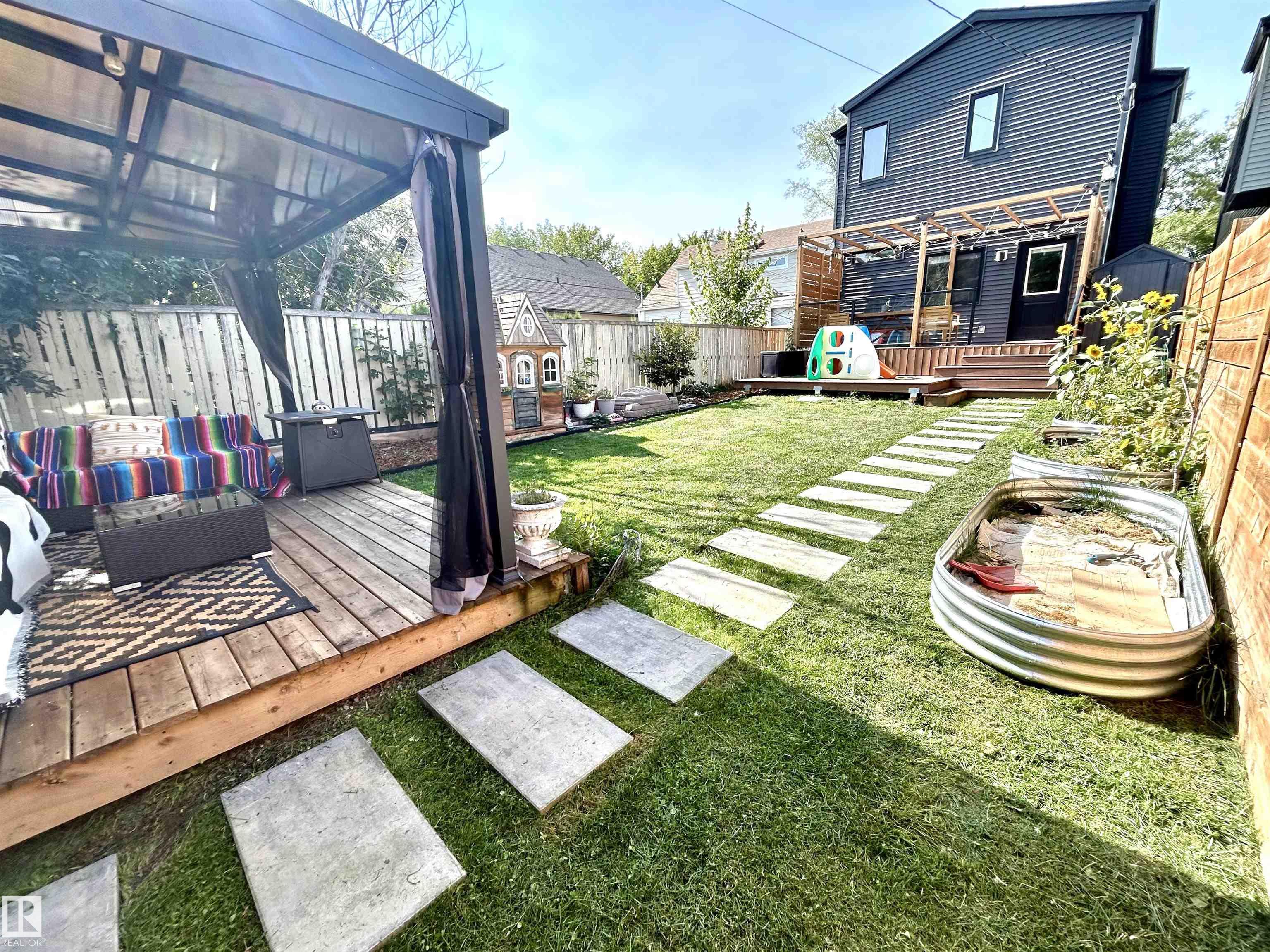 Fifth View of 9247 77 Street, Holyrood, Edmonton, Alberta, T6C 2M2