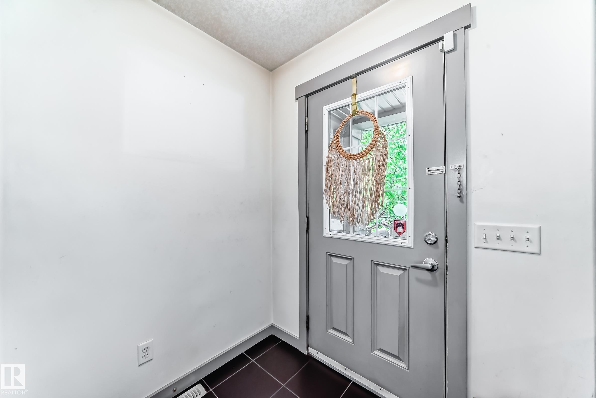Fifth View of 2123 32 Street, Laurel, Edmonton, Alberta, T6T 0K4