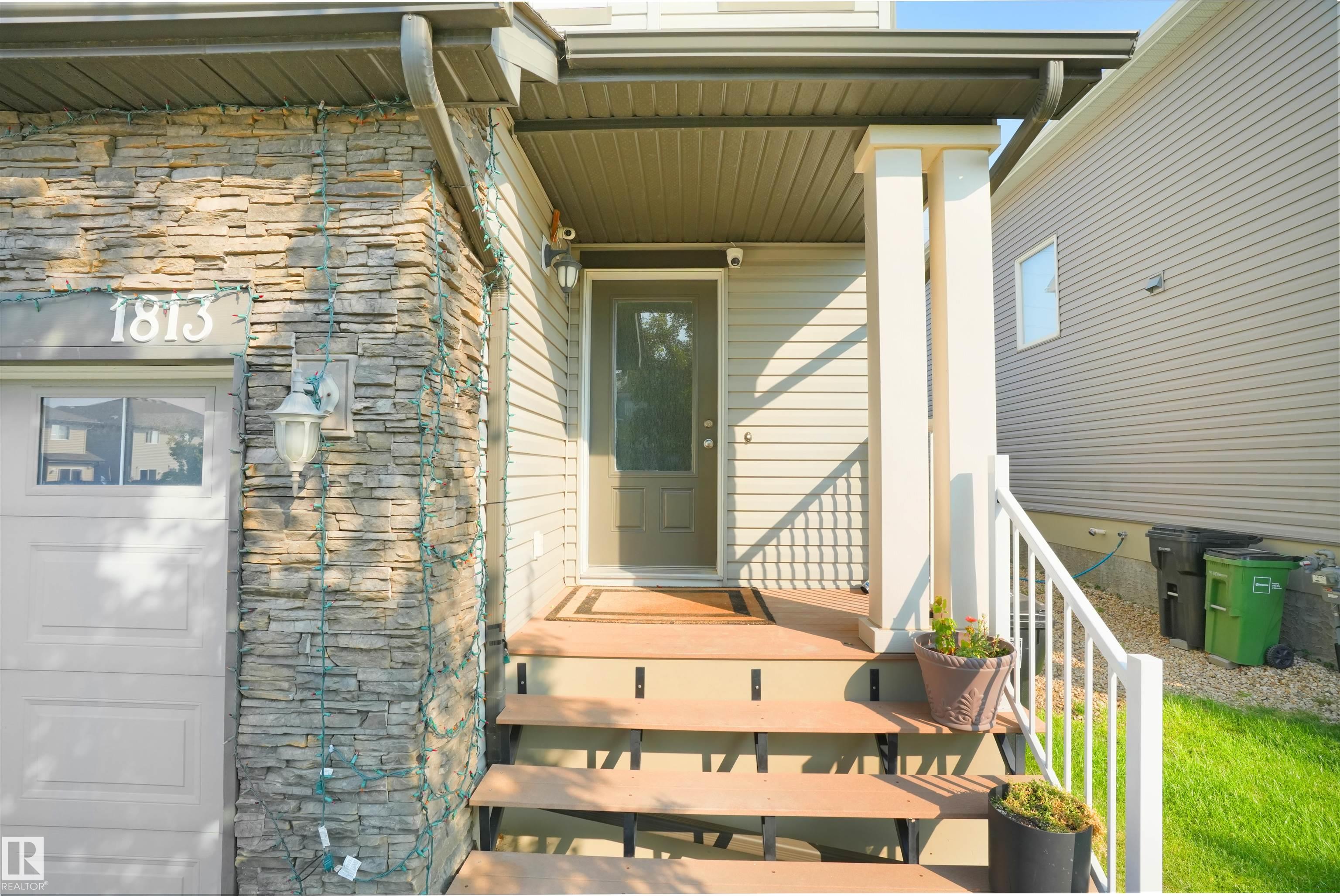Second View of 1813 28 Street, Laurel, Edmonton, Alberta, T6T 0S7