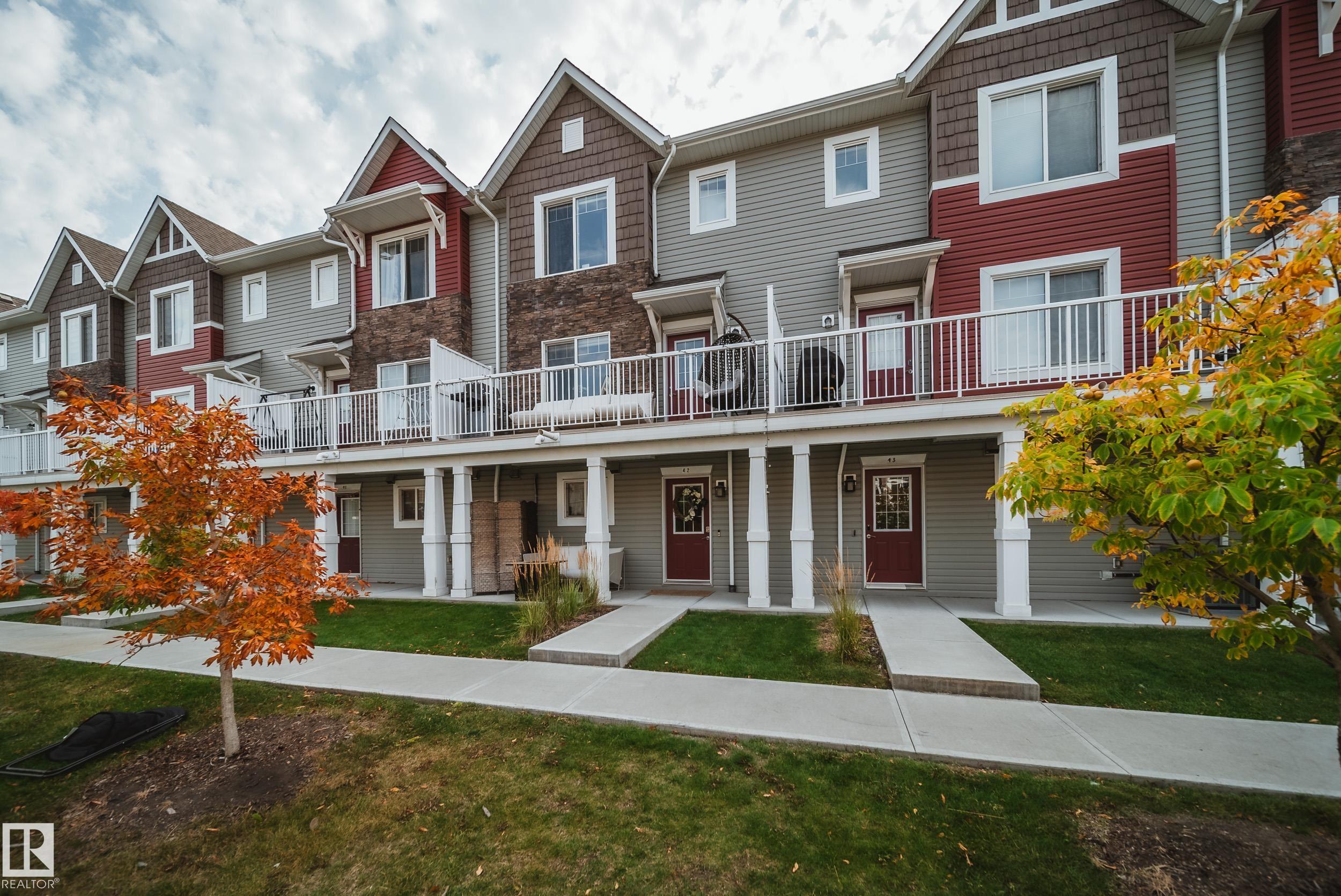Second View of 42 2922 MAPLE Way, Maple Crest, Edmonton, Alberta, T5T 1A5