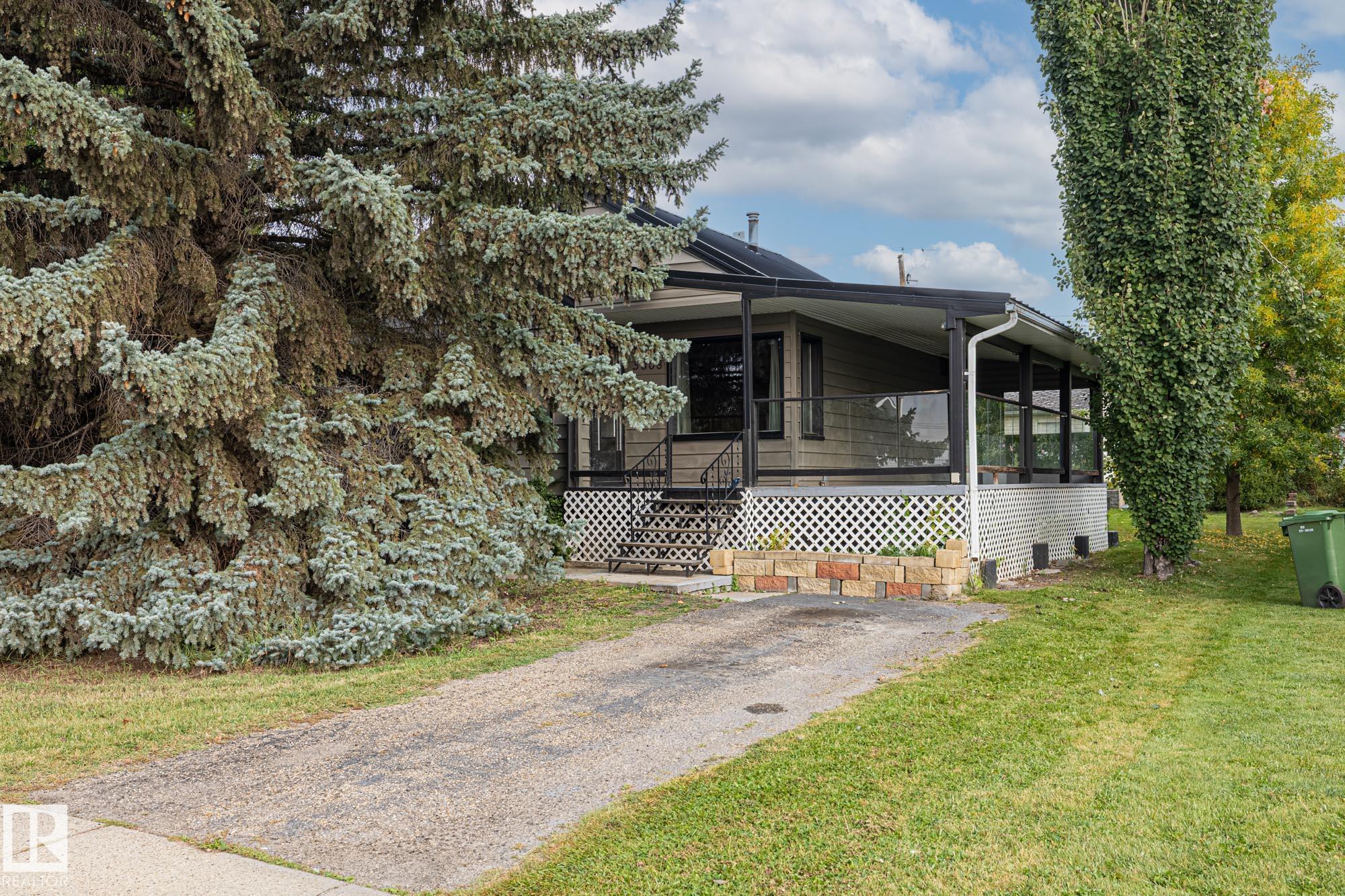 5008 54 Avenue, E4457432, Alberta,