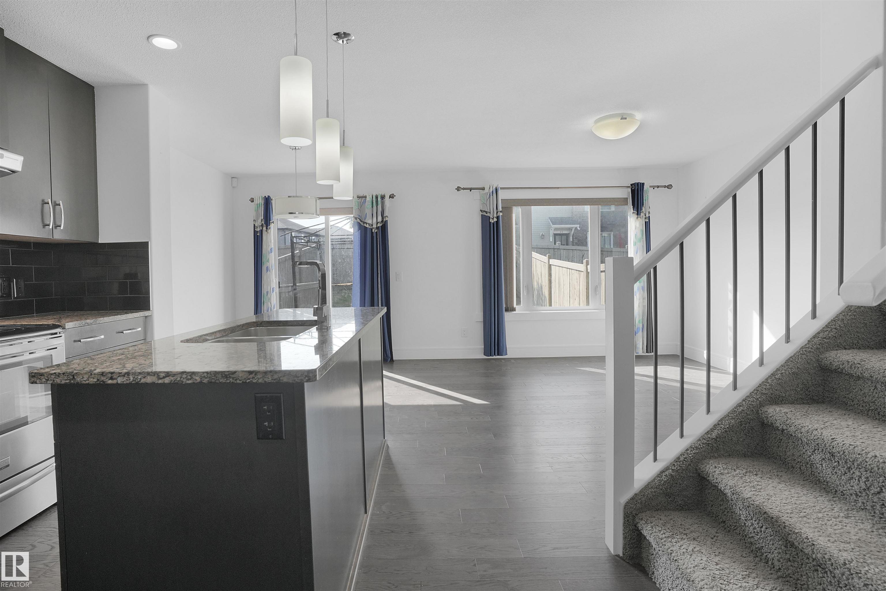 Fourth View of 611 40 Avenue, Maple Crest, Edmonton, Alberta, T6T 0T5