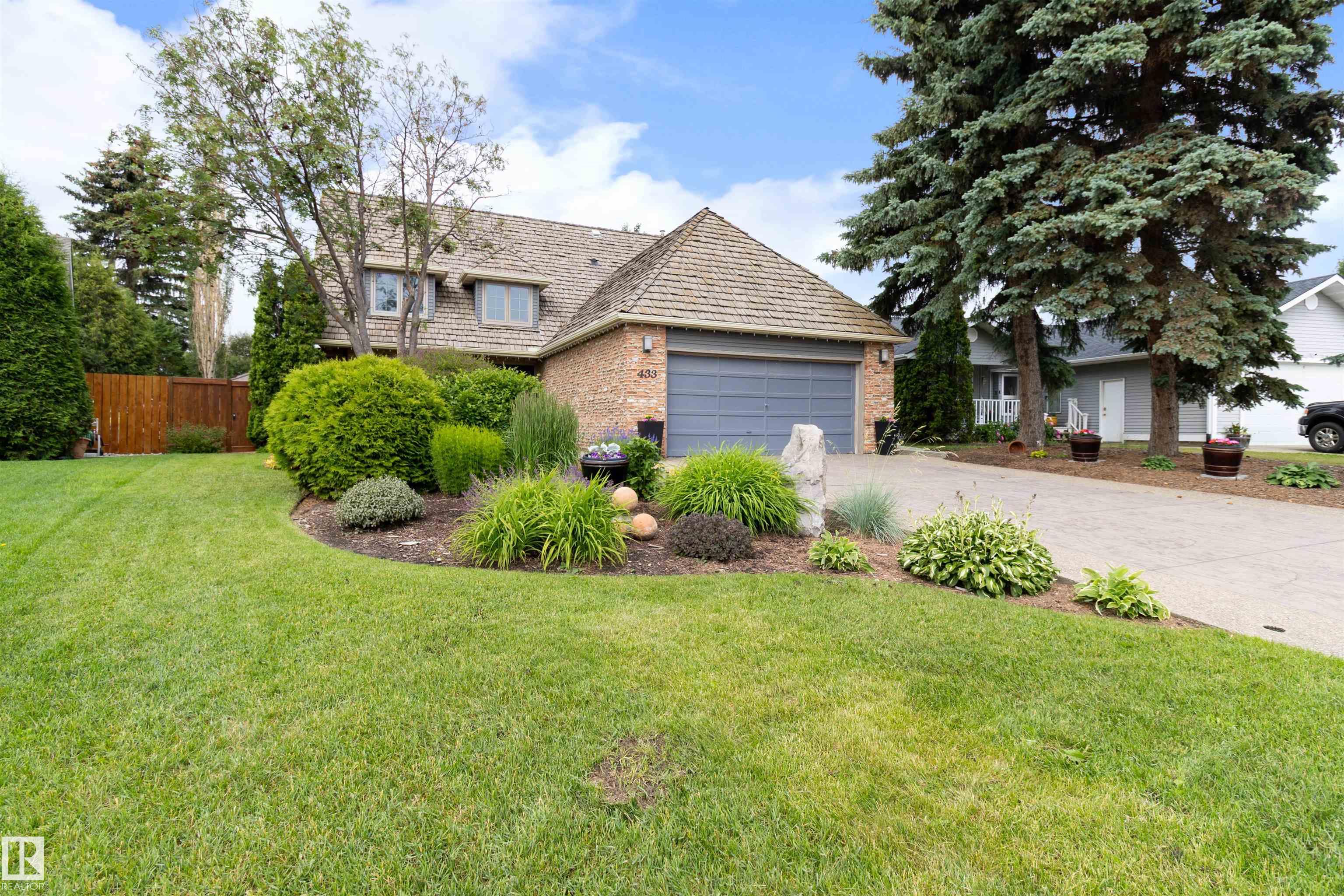 433 VILLAGE Drive, E4457618, Alberta,