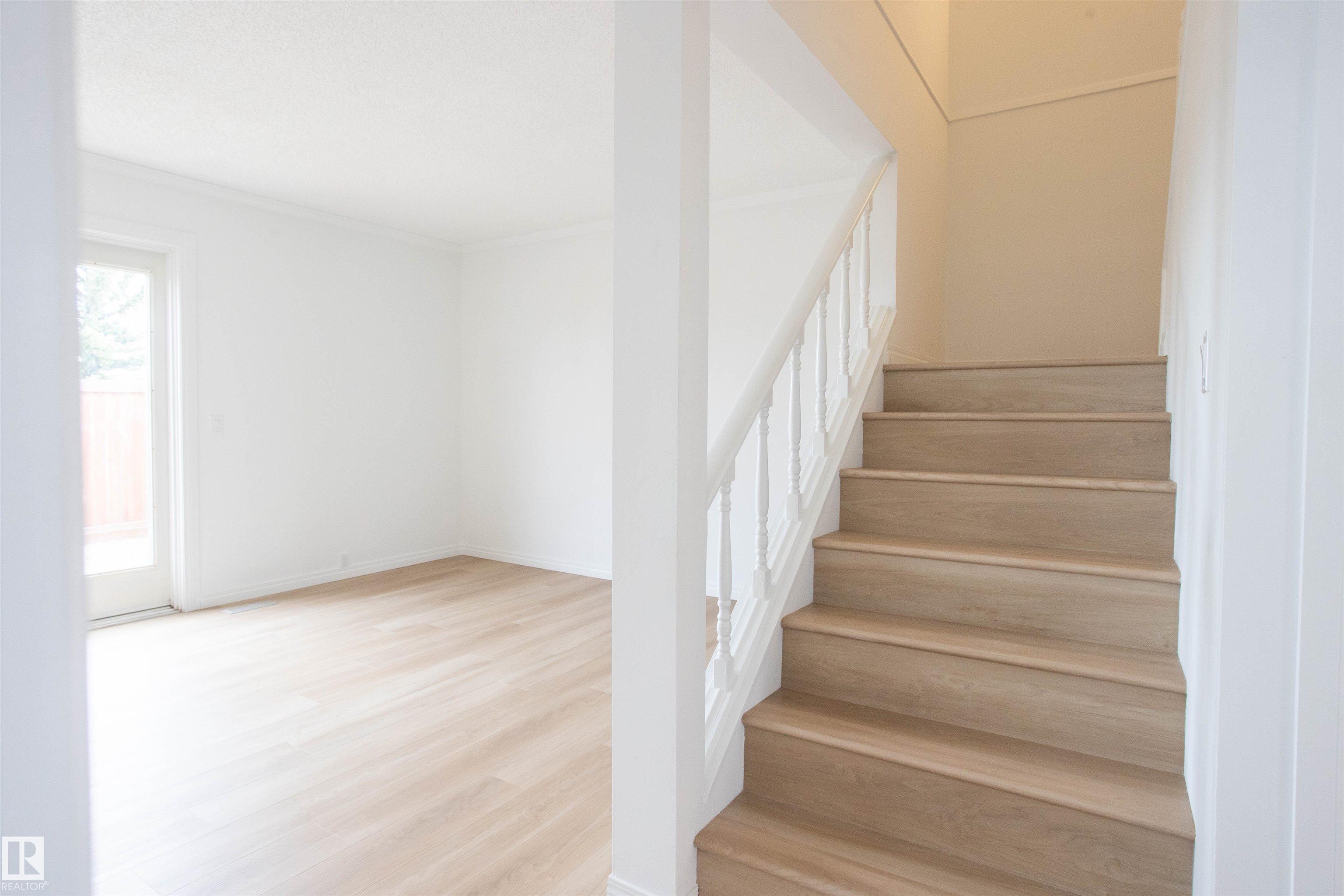 Third View of 1270 LAKEWOOD Road W, Tipaskan, Edmonton, Alberta, T6K 3P2