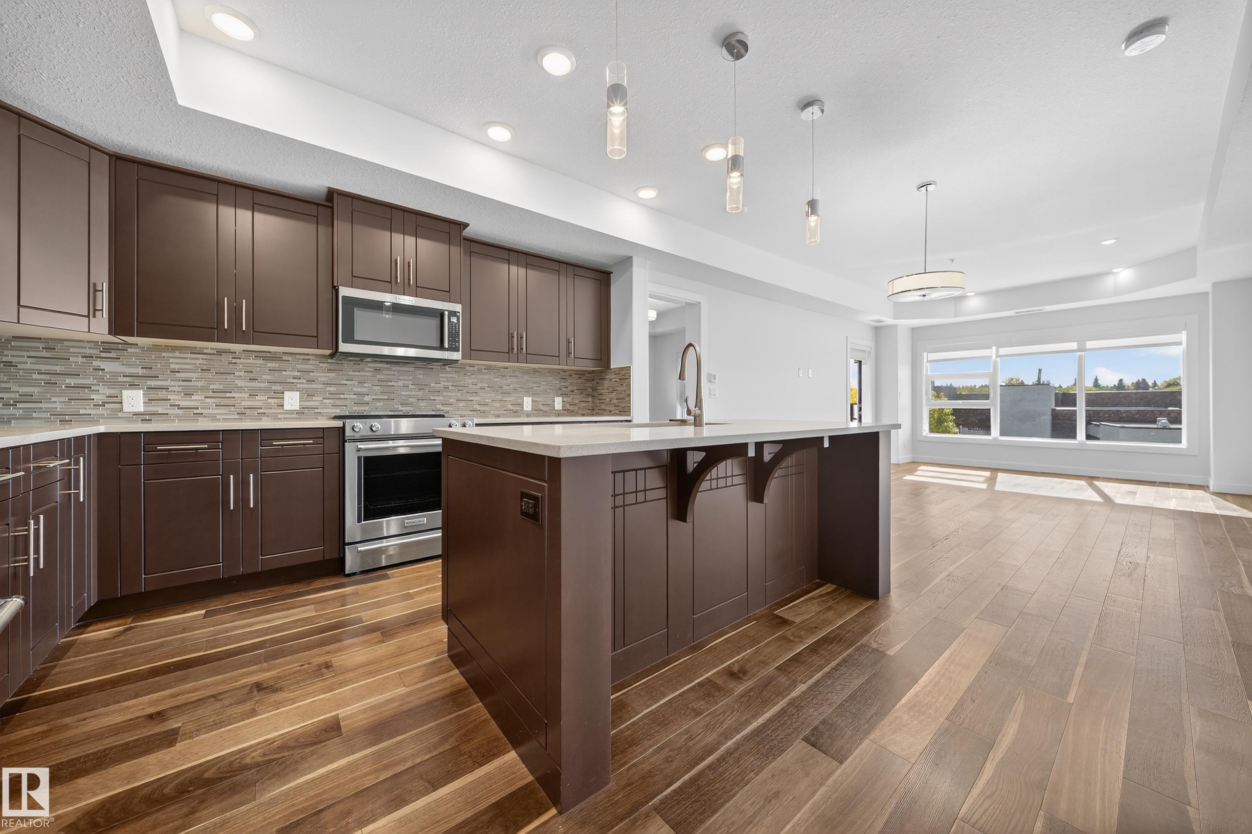 Fifth View of 301 71 FESTIVAL Way, Centre In The Park, Sherwood Park, Alberta, T8A 4Z1