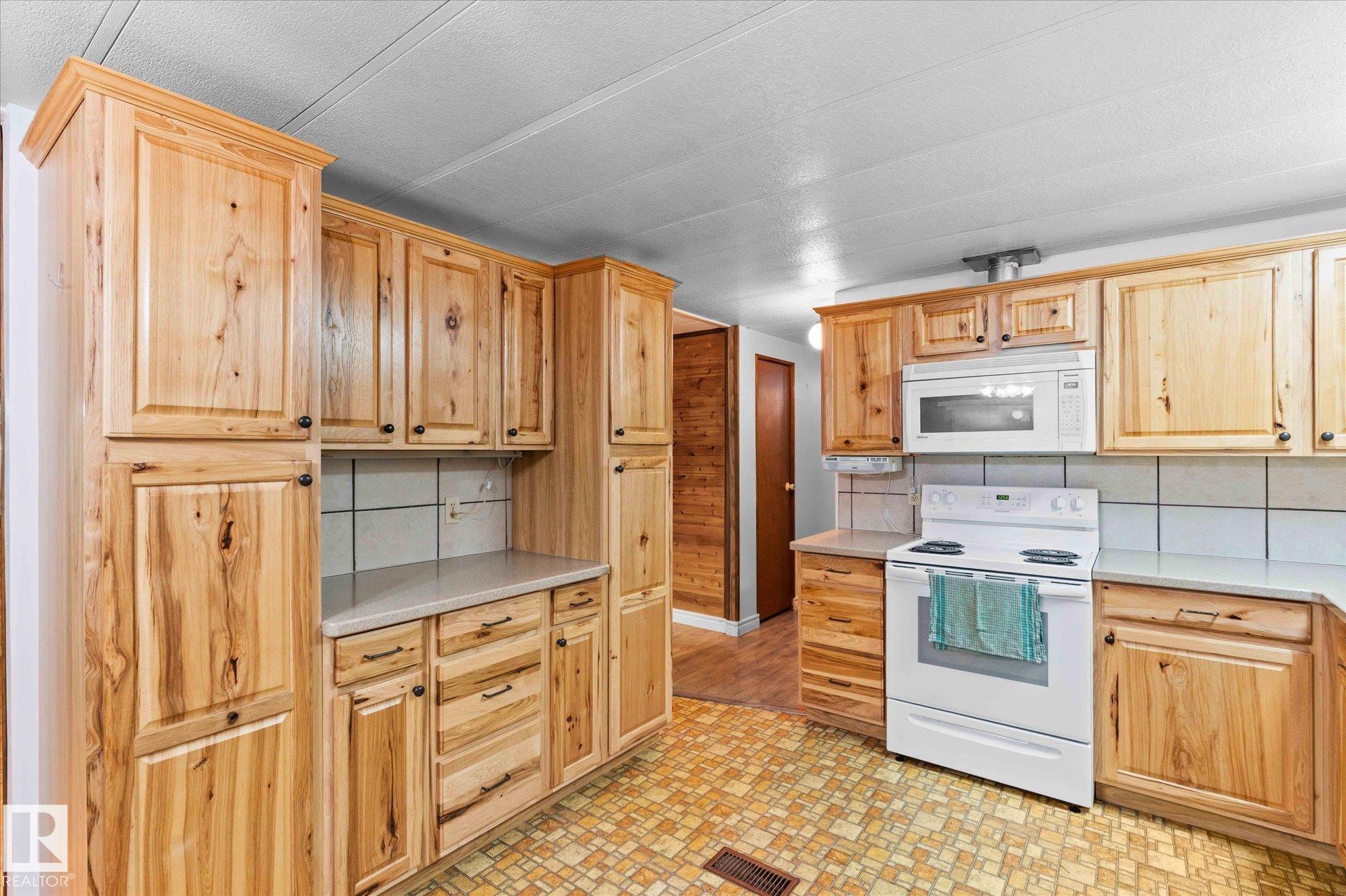 Second View of 412 & 411 53303 RGE ROAD 31, Meso West I, Rural Parkland County, Alberta, T7Y 0E3