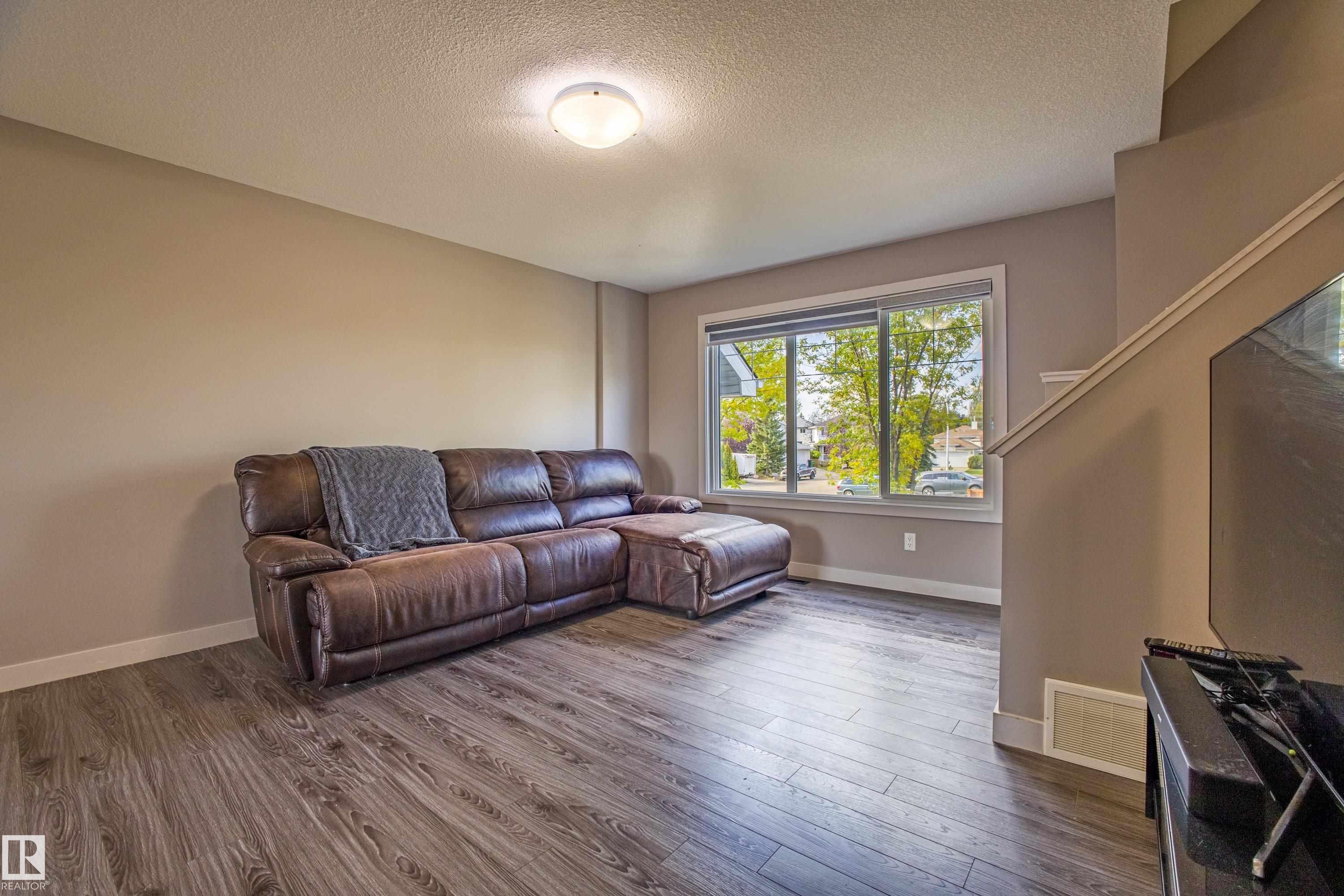 Fifth View of 4131 30 Street, Larkspur, Edmonton, Alberta, T6T 2G9