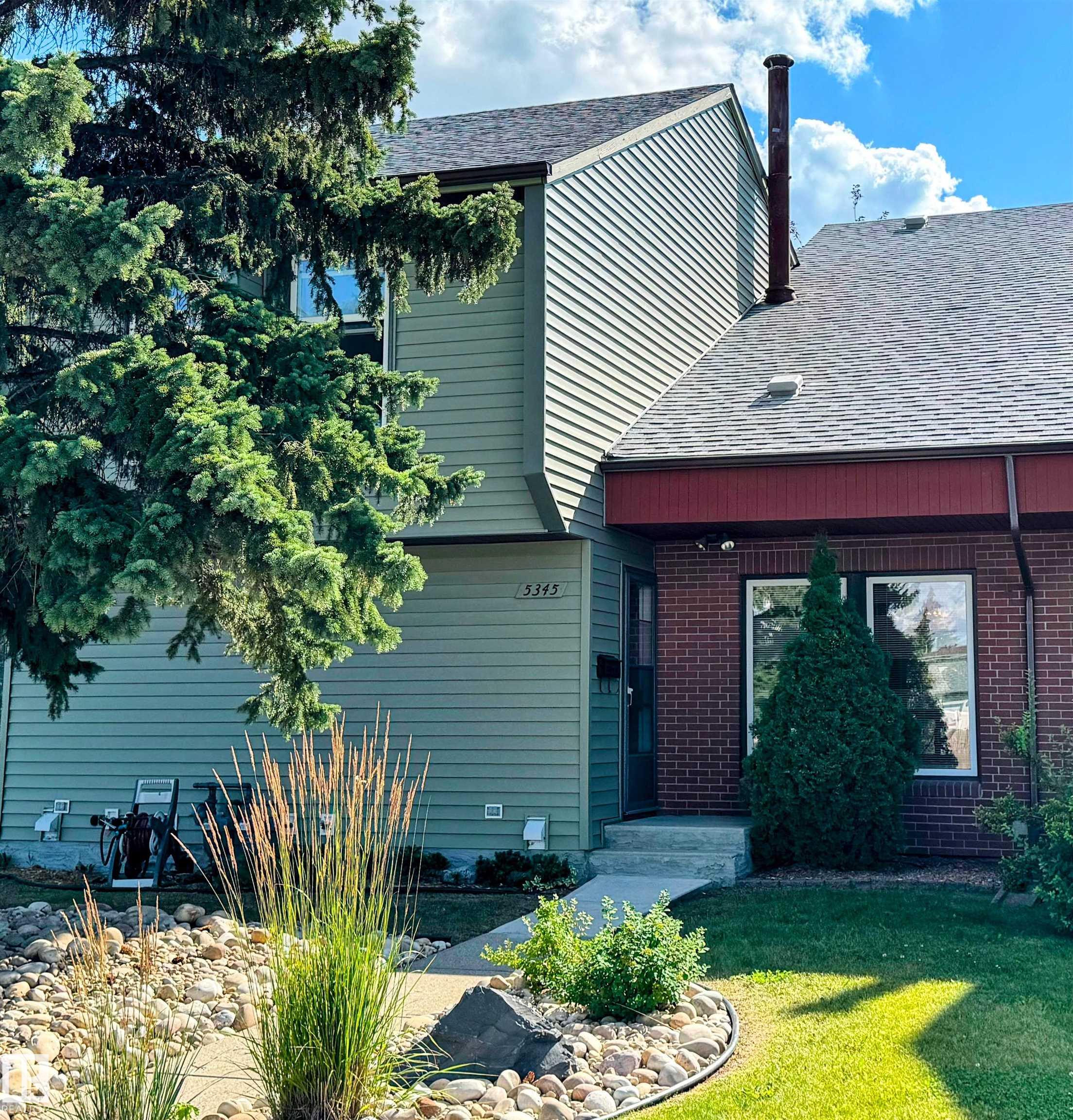 Second View of 5345 HILL VIEW Crescent, Hillview, Edmonton, Alberta, T6L 1V9