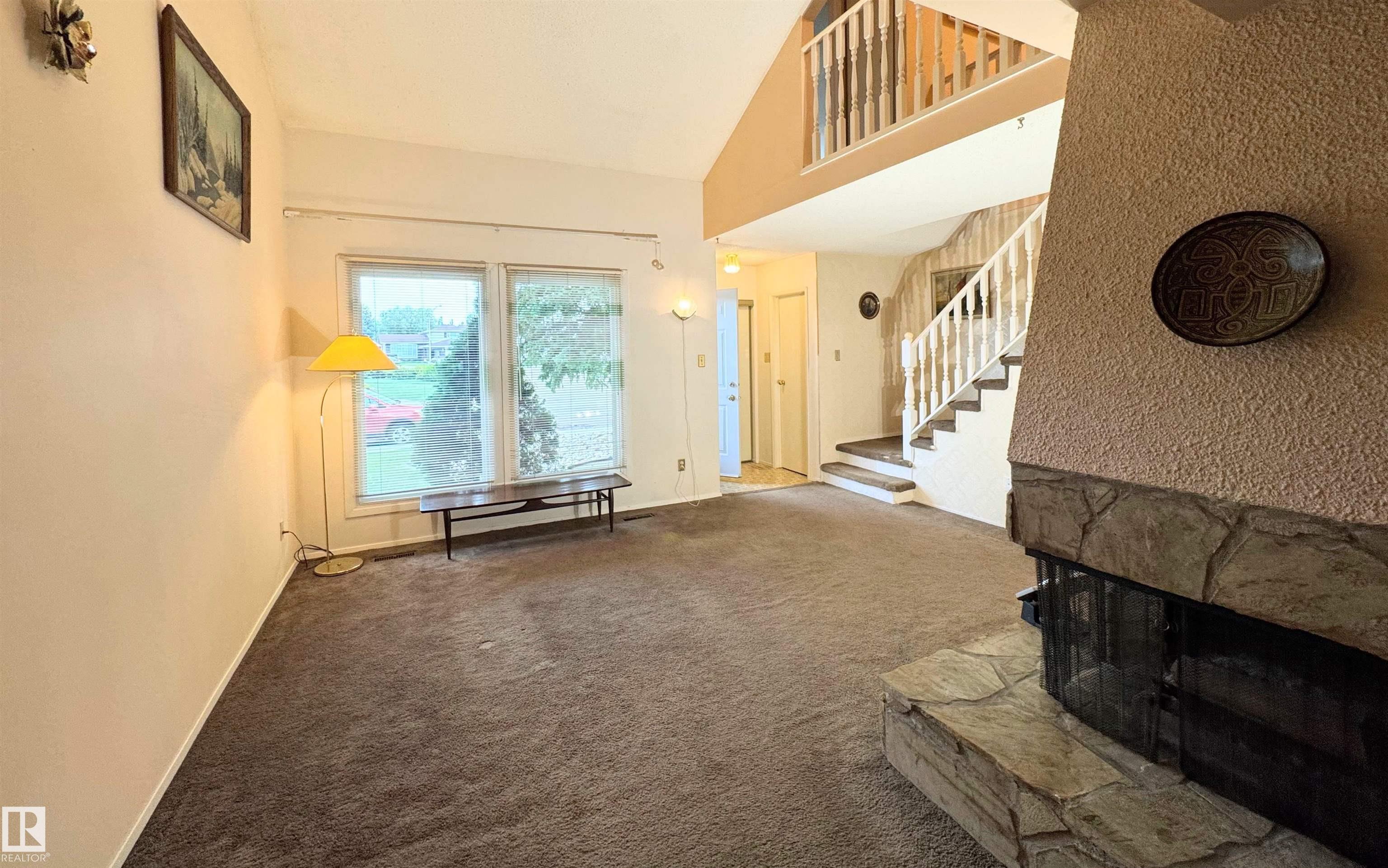 Fourth View of 5345 HILL VIEW Crescent, Hillview, Edmonton, Alberta, T6L 1V9