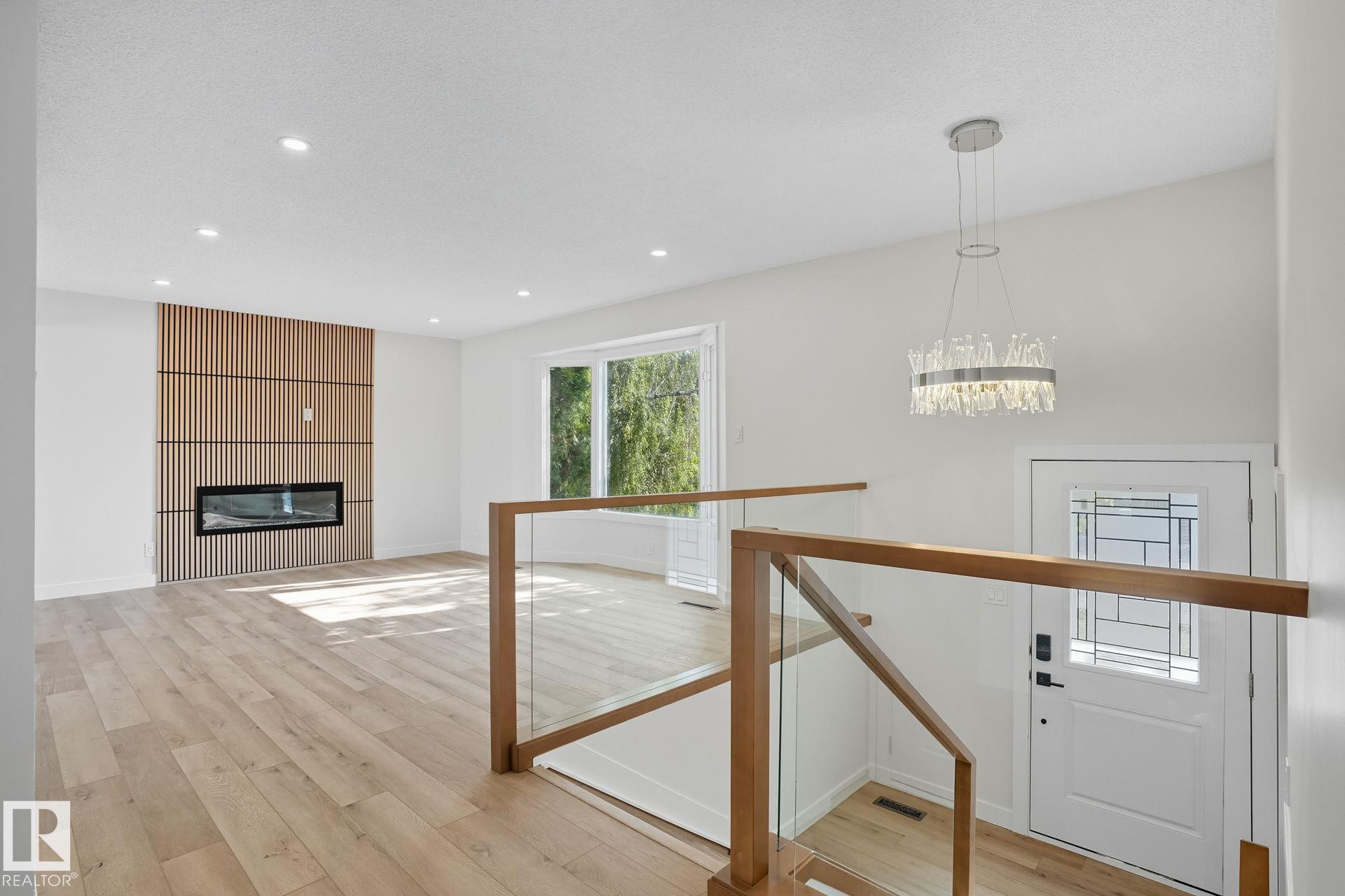 Fourth View of 11528 42 Avenue, Royal Gardens (Edmonton), Edmonton, Alberta, T6J 0W5