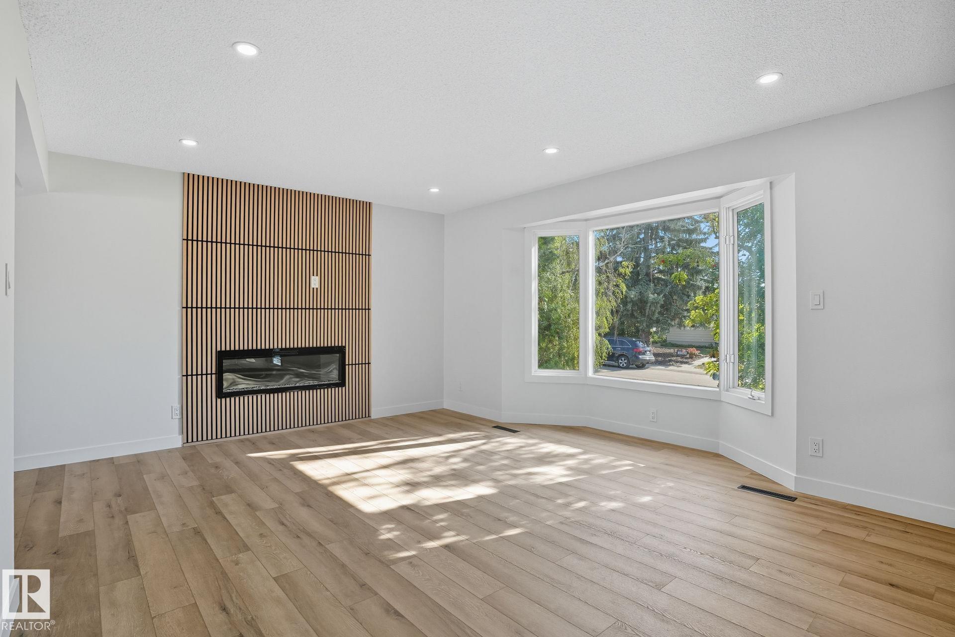 Fifth View of 11528 42 Avenue, Royal Gardens (Edmonton), Edmonton, Alberta, T6J 0W5