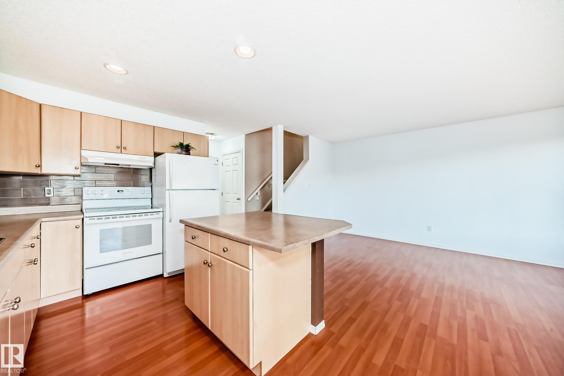 Second View of 34 2021 GRANTHAM Crest, Glastonbury, Edmonton, Alberta, T5T 6V7