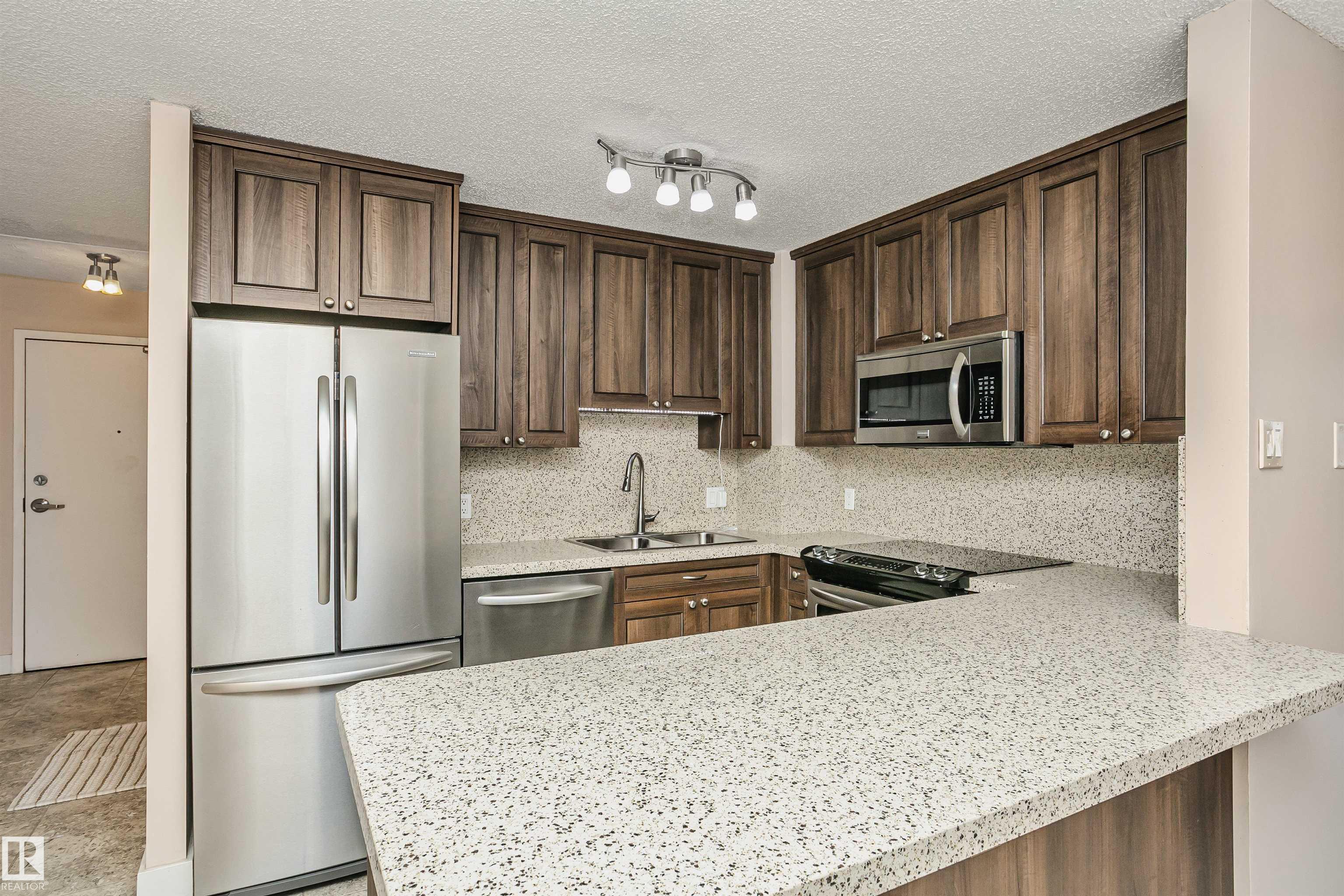 Fifth View of 504 9715 110 Street, Wîhkwêntôwin, Edmonton, Alberta, T5K 2M1