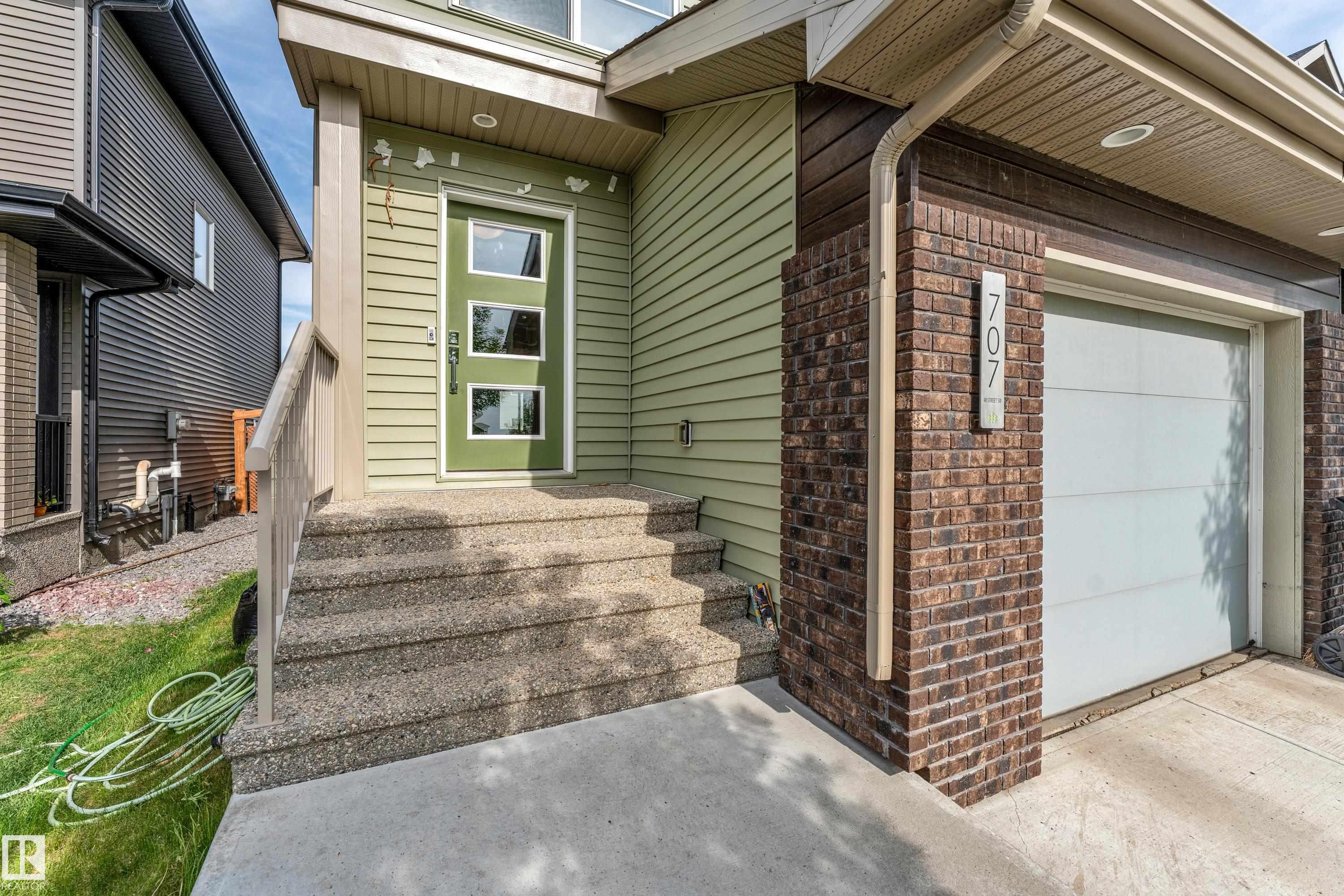 Third View of 707 40 Street, Charlesworth, Edmonton, Alberta, T6X 2G4