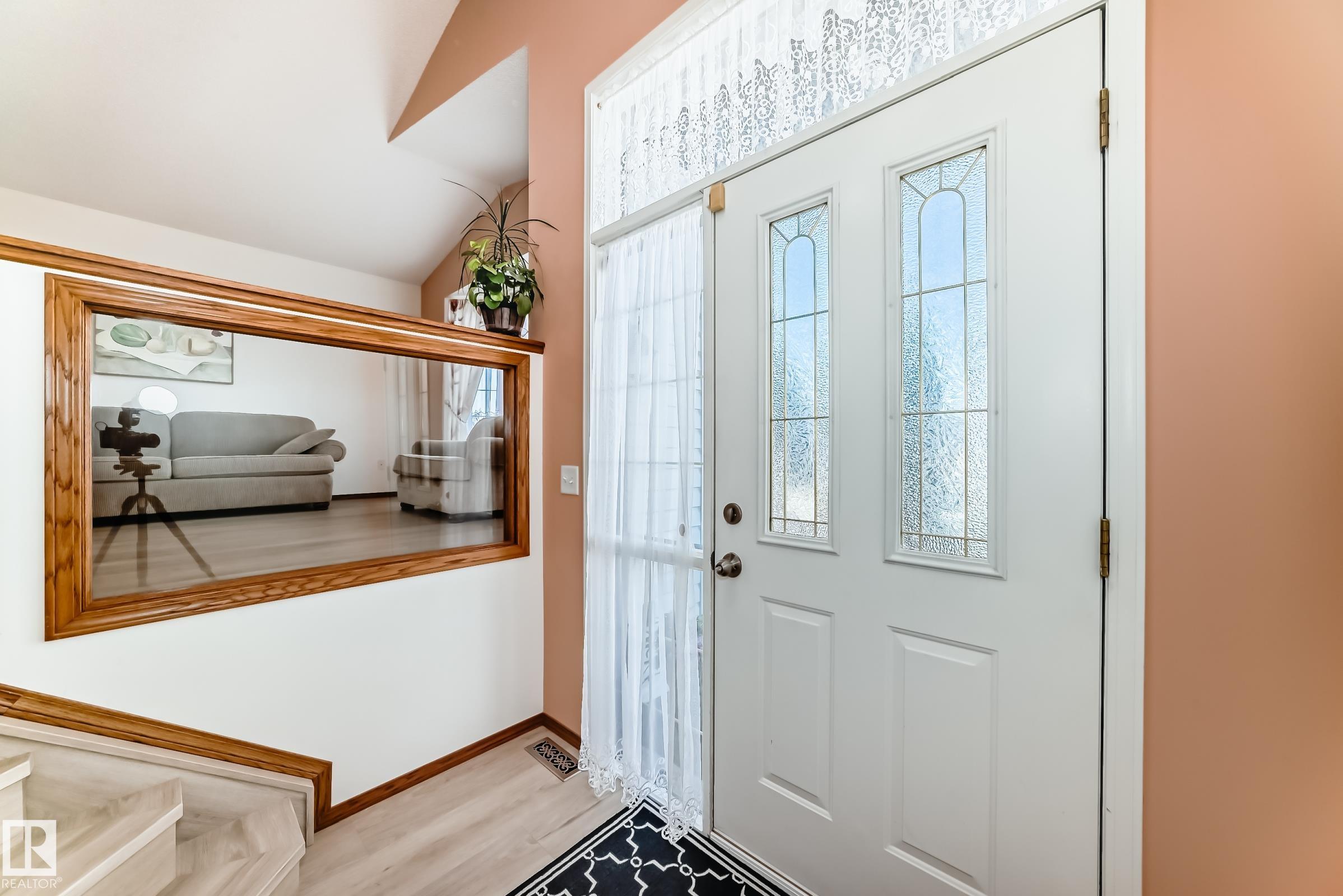 Fifth View of 2115 36 Avenue, Wild Rose, Edmonton, Alberta, T6T 1S3