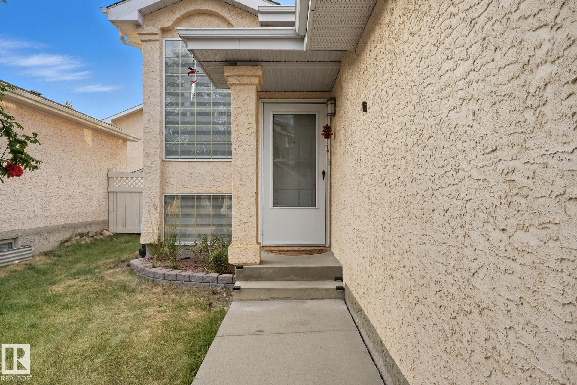 Third View of 215 RIVER Point(e), Kernohan, Edmonton, Alberta, T5A 4Z4